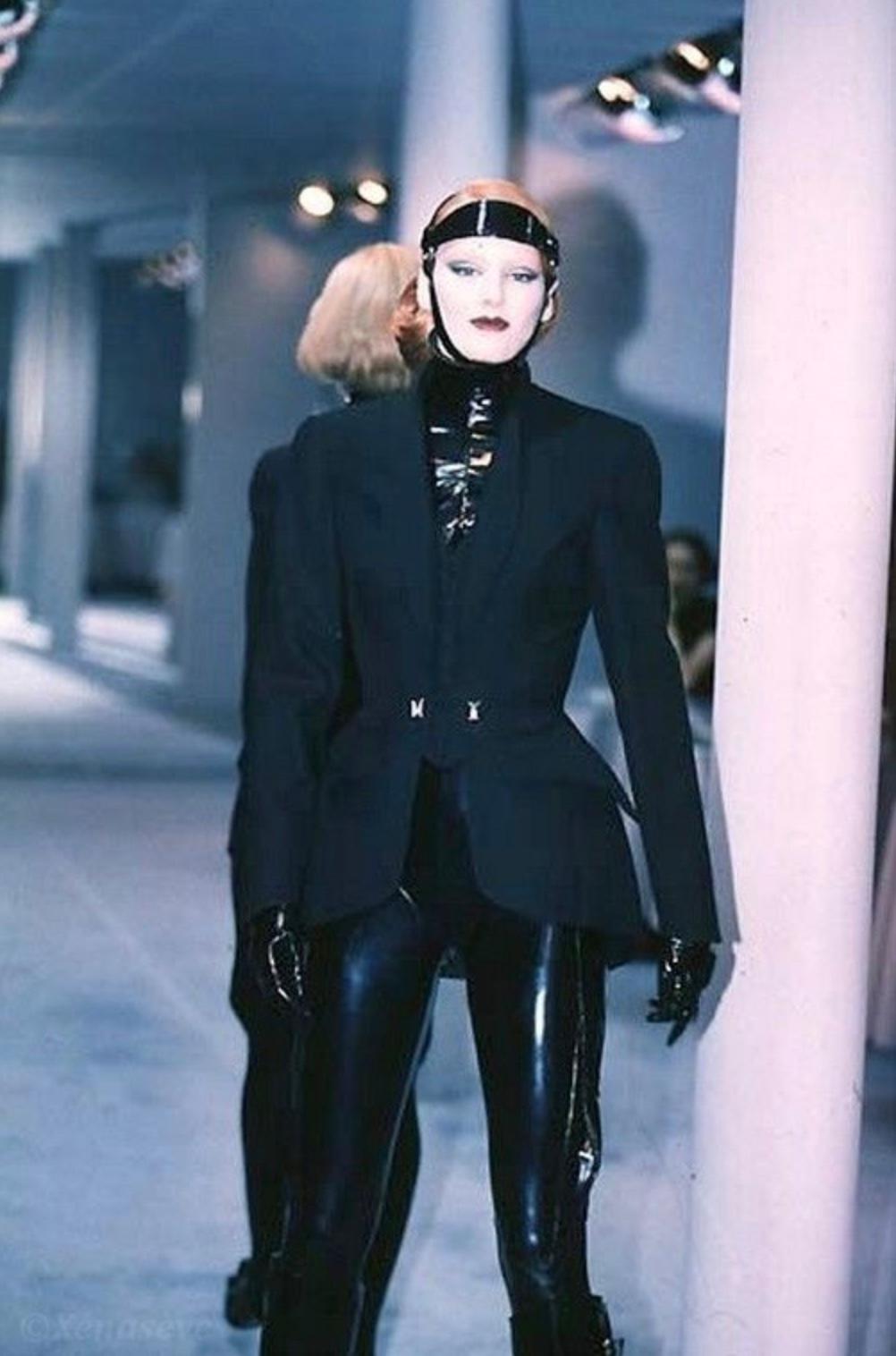 Thierry Mugler Gorgeous Suit Black Drama Collar Jewel Pearl FW 1996 Jacket Skirt In Excellent Condition For Sale In Berlin, BE