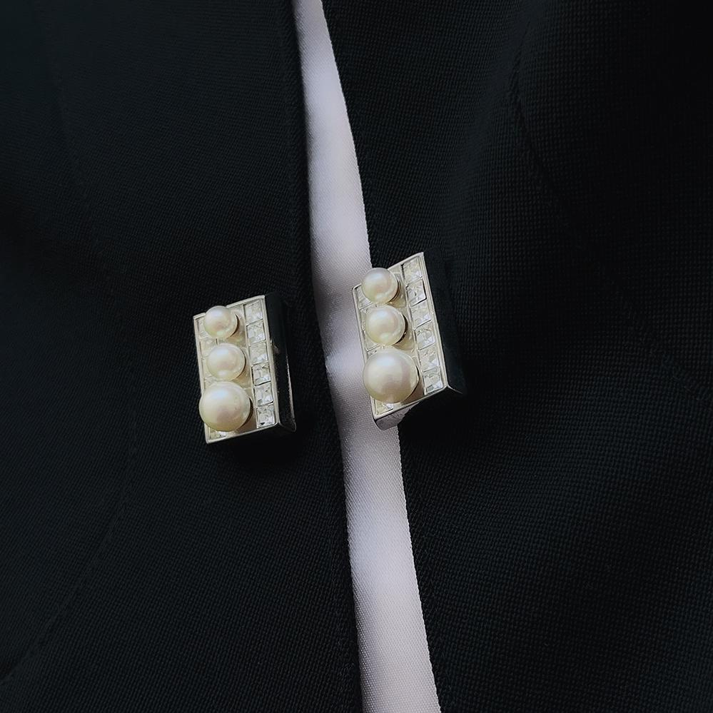 Thierry Mugler Gorgeous Suit Black Drama Collar Jewel Pearl FW 1996 Jacket Skirt For Sale 2