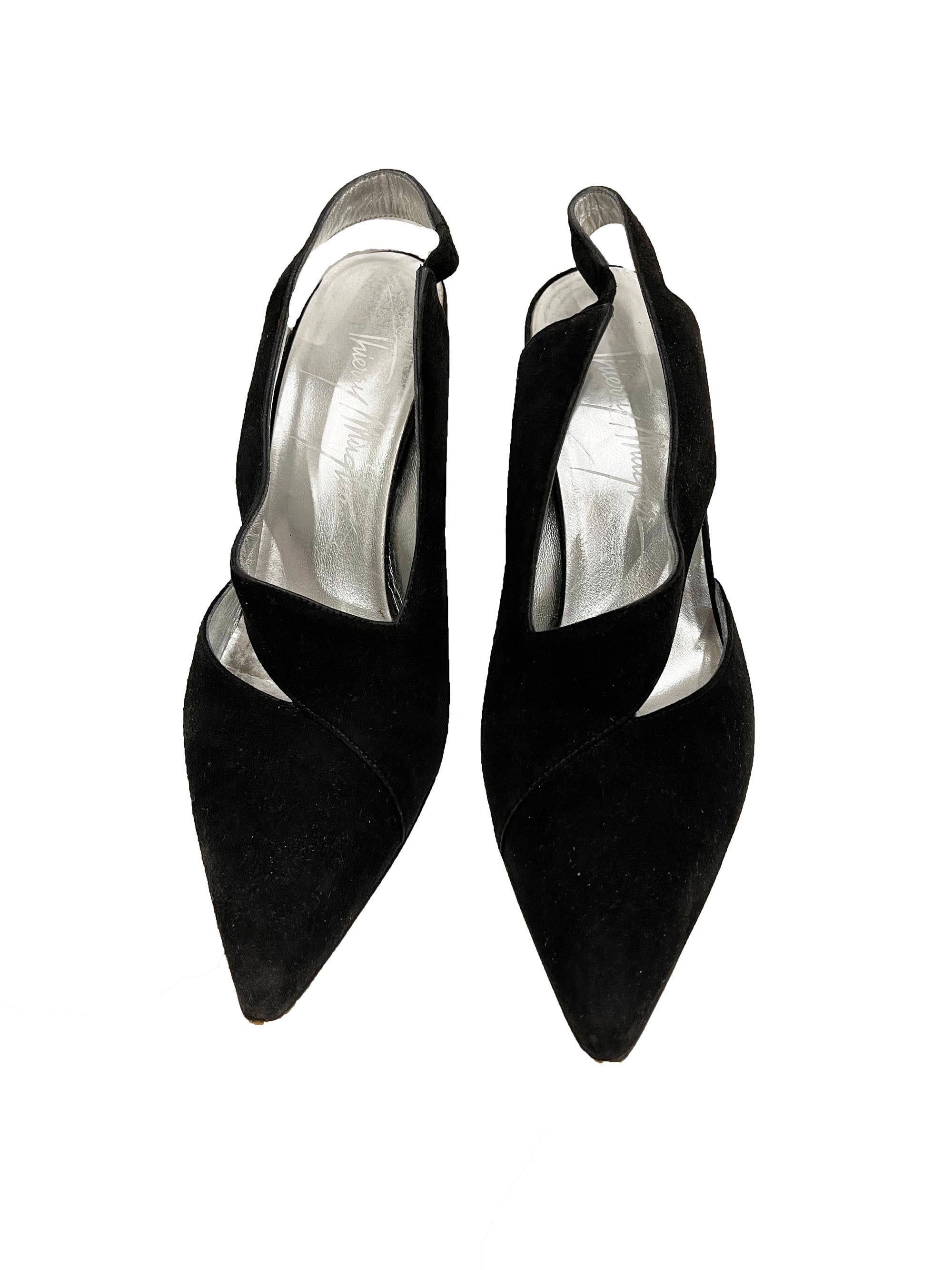 Thierry Mugler Heels mit Absatz Gr. 8
Zustand: Gut, einige allseitige Gebrauchsspuren
Schuhe können 1/2 Größe kleiner ausfallen aufgrund von Vintage-Größen