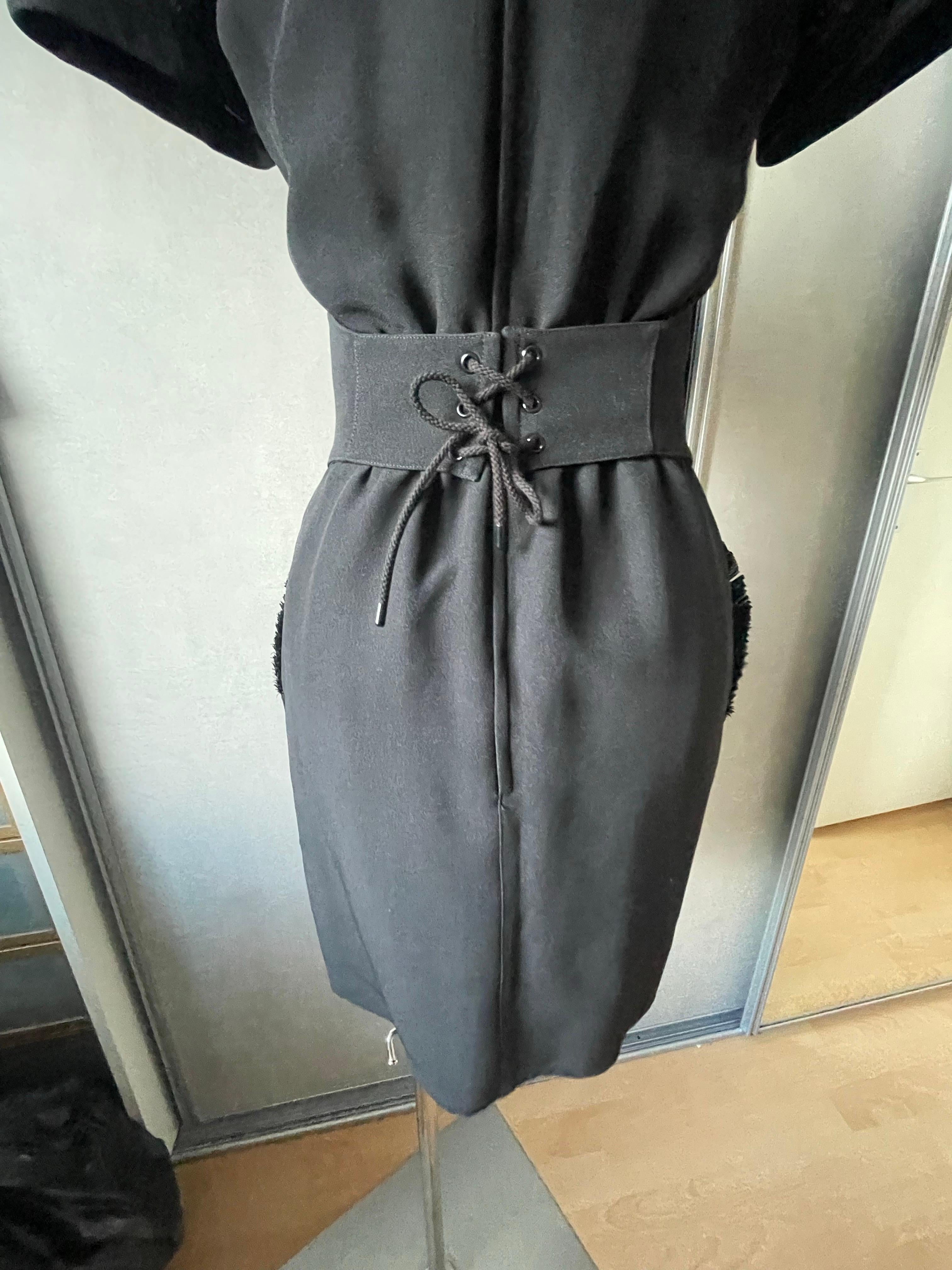 THIERRY MUGLER Ikonisches Laufstegkleid von 1995 (Schwarz) im Angebot