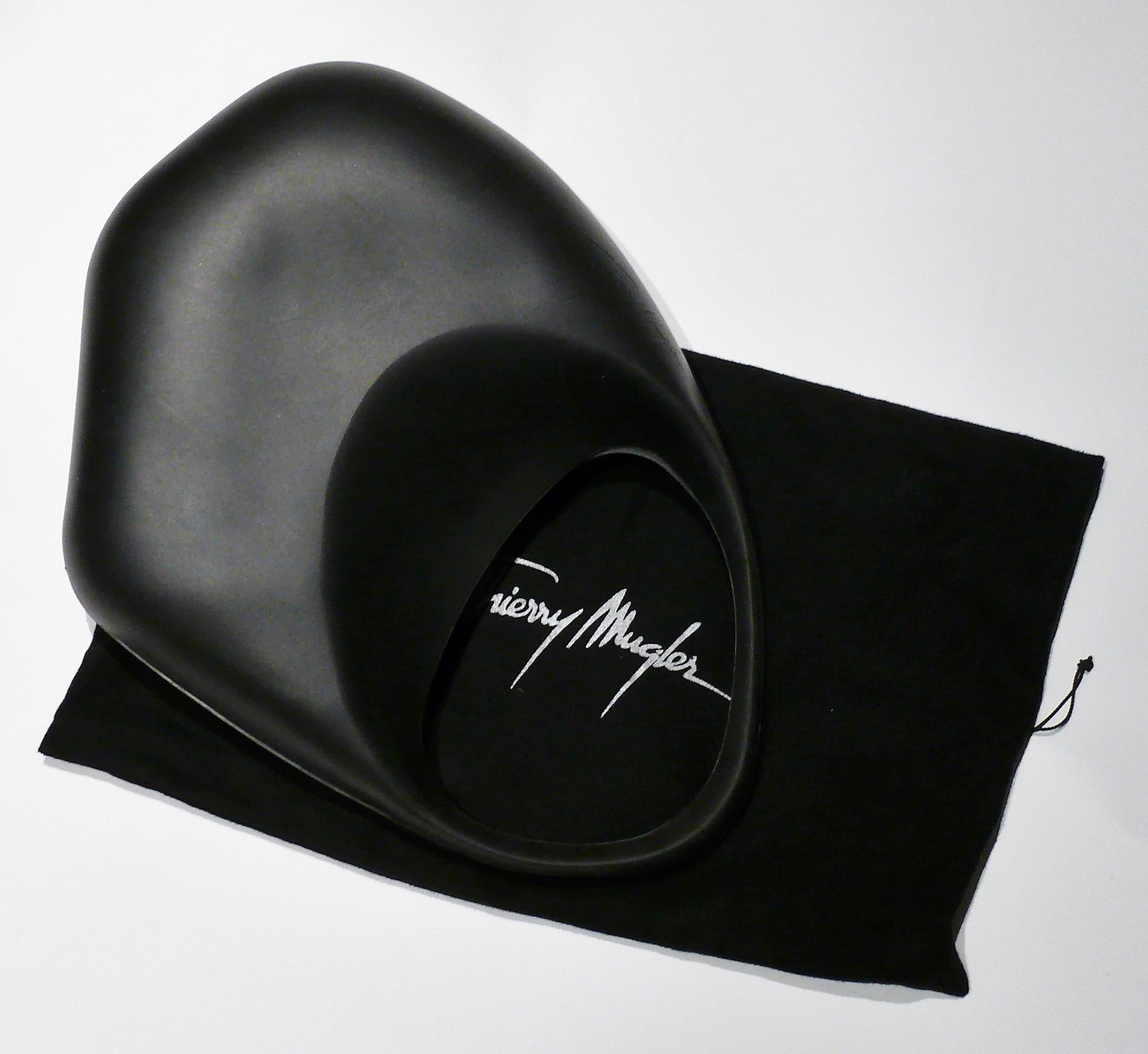 Thierry Mugler Iconic Black Le Bubble Bag  Rubber Handbag In Good Condition For Sale In Berlin, BE