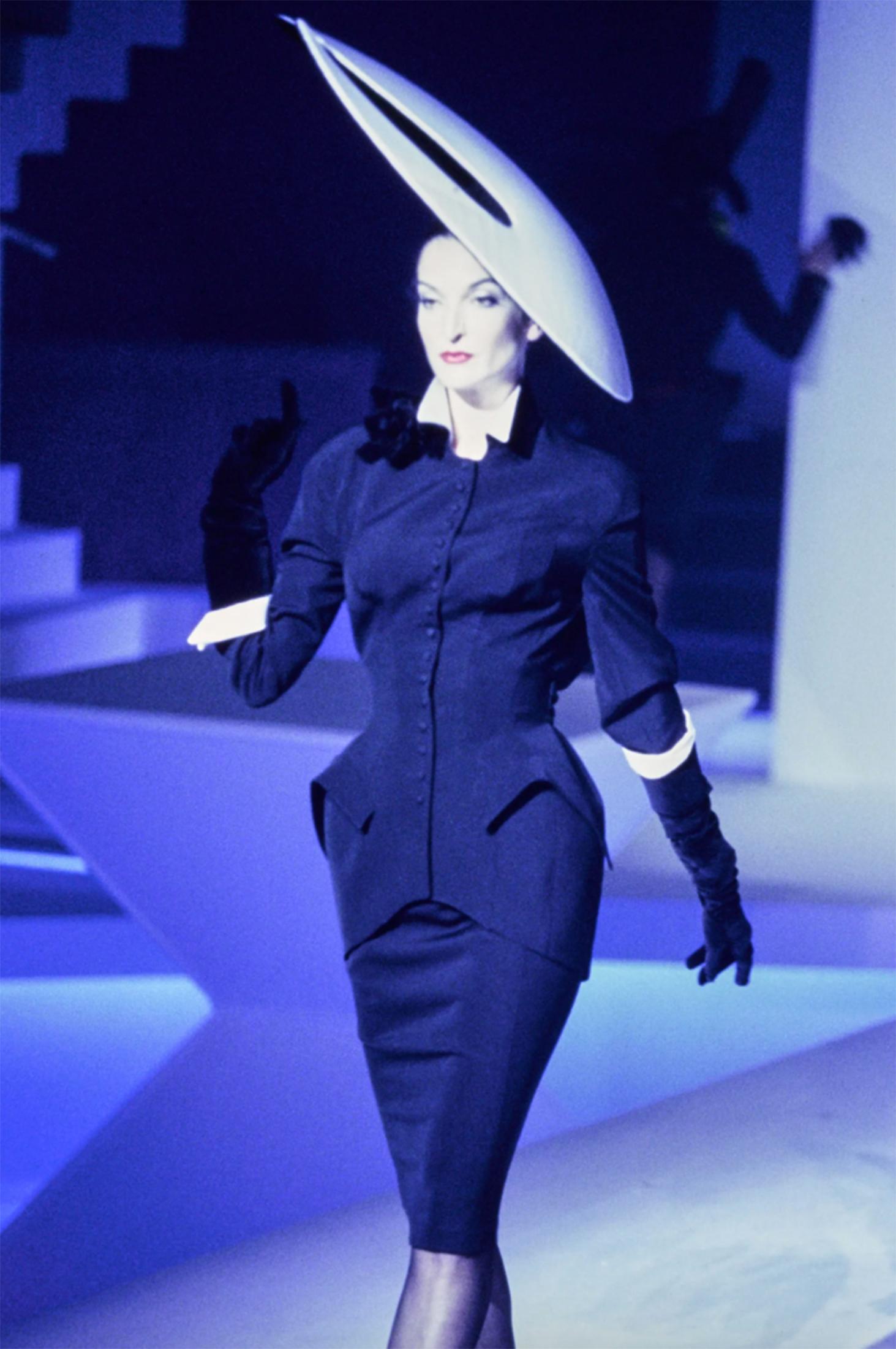 Thierry Mugler F/W 1995 Iconic Runway Hourglass Jacket FR38 For Sale 2