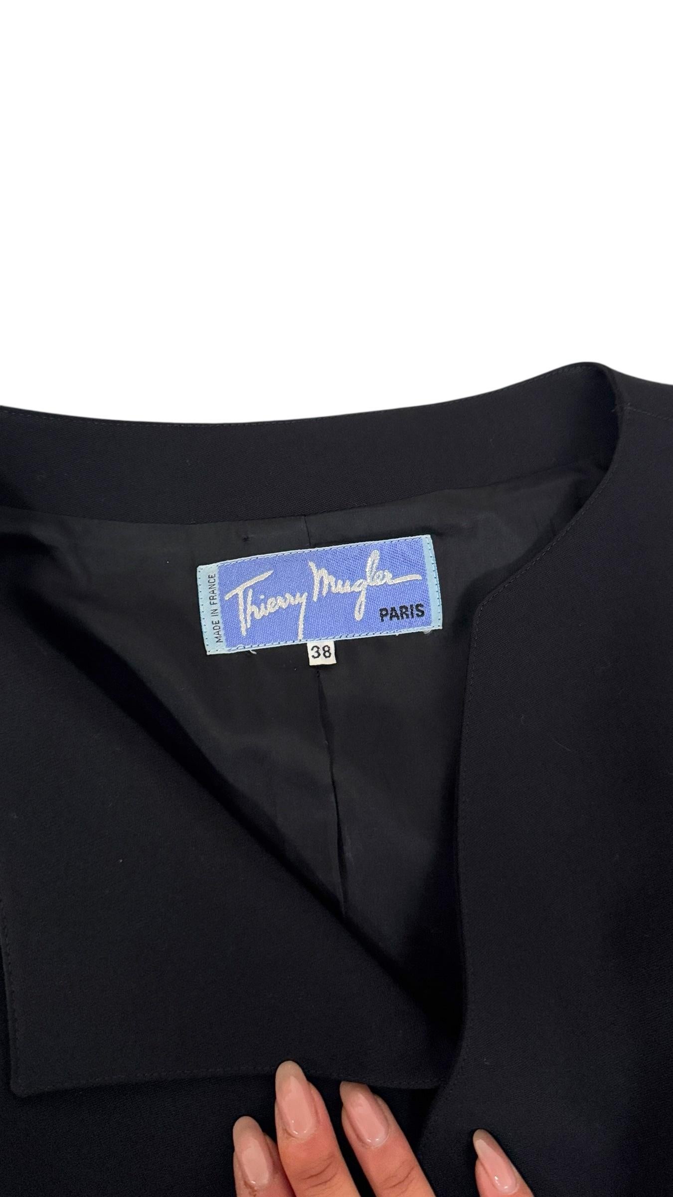 Thierry Mugler Iconic Sculptural Black Blazer with Lightning Cut Front in vendita 11