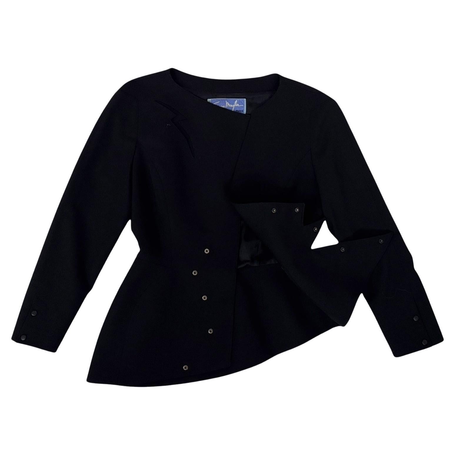 Blazer noir iconique et sculptural de Thierry Mugler avec découpe éclair sur le devant