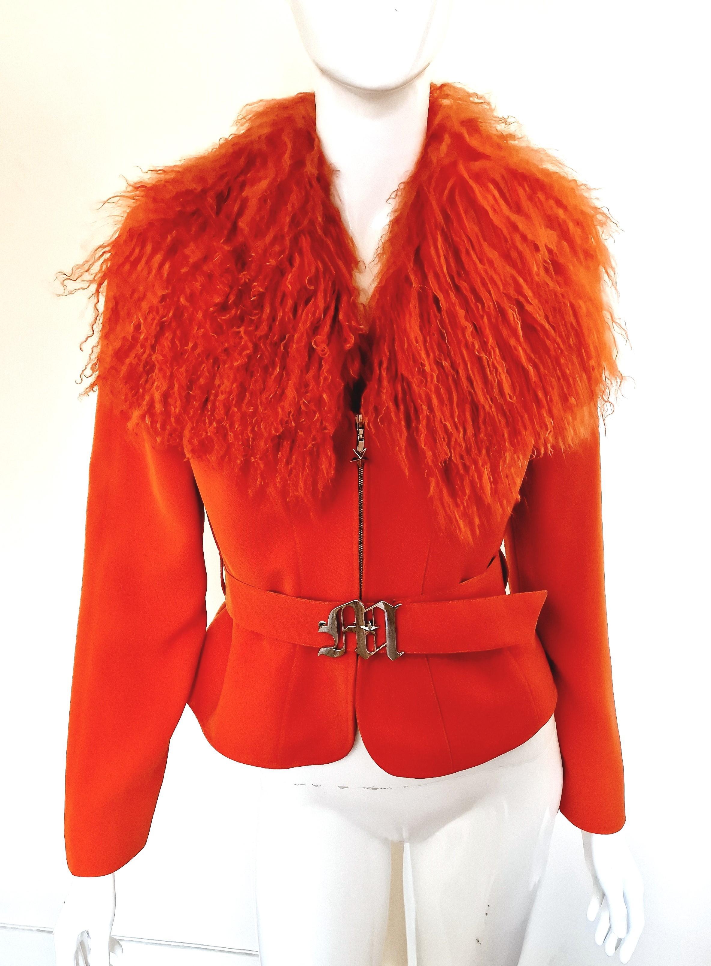 Lamb fur jacket by Thierry Mugler!
Collar: removable Mongolian Lamb fur.
You can wear it with or without the attachable collar!
With shoulder pads!
Wonderful silhouette!
Wasp Waist look.
Metal *M* belt.
Metal star zipper.

VERY GOOD