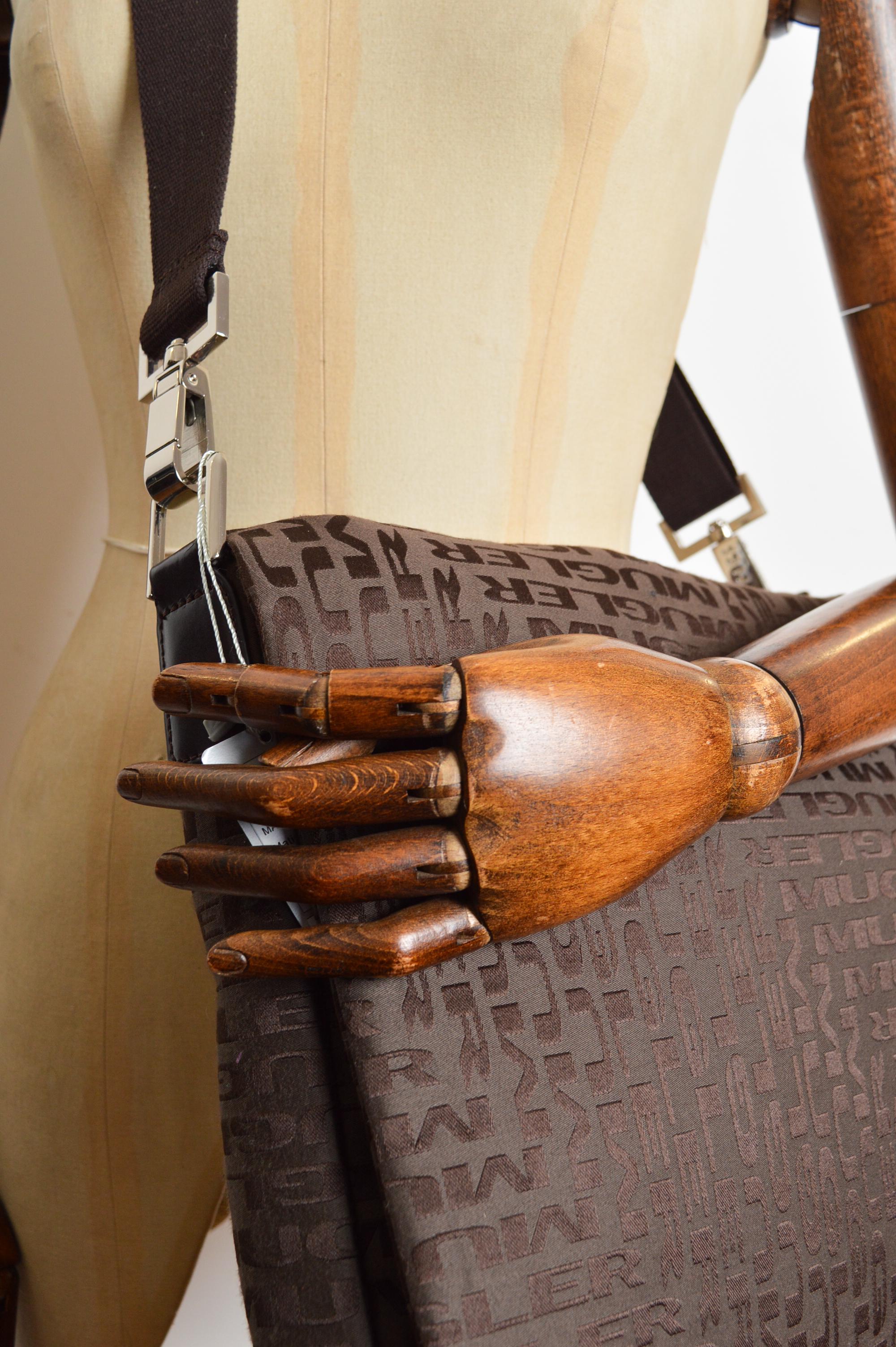 Thierry Mugler Large sacoche en jacquard marron chocolat - ordinateur portable en vente 9