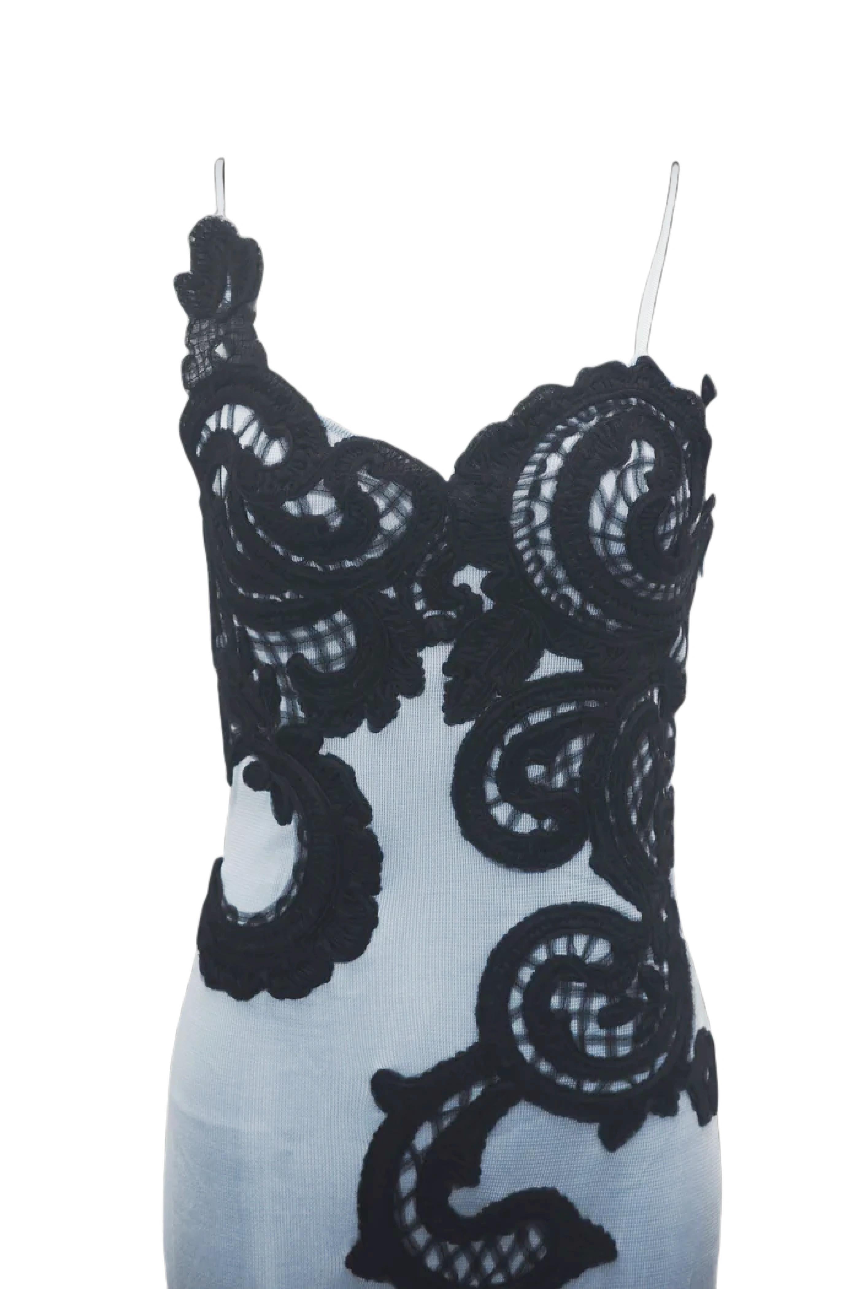 THIERRY MUGLER Fin des années 1990 Robe en dentelle bleu layette 2