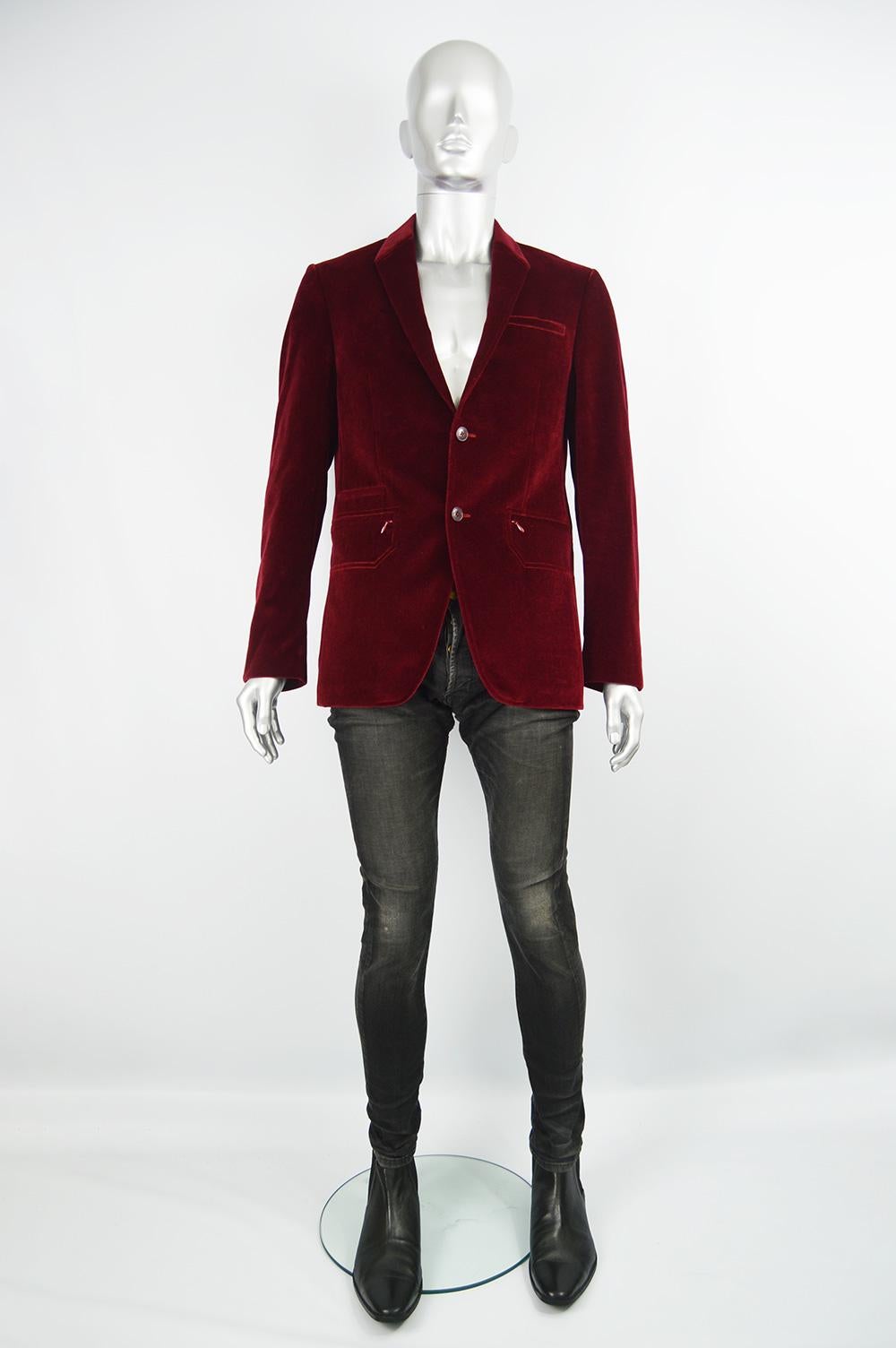 A stylish vintage Thierry Mugler jacket from the 90s in a deep red velvet with geometric shaped zip pockets, single breasted buttons and unique lapels. 

Size: Marked IT 50 which is roughly a men's Medium to Large. Please check measurements. 
Chest