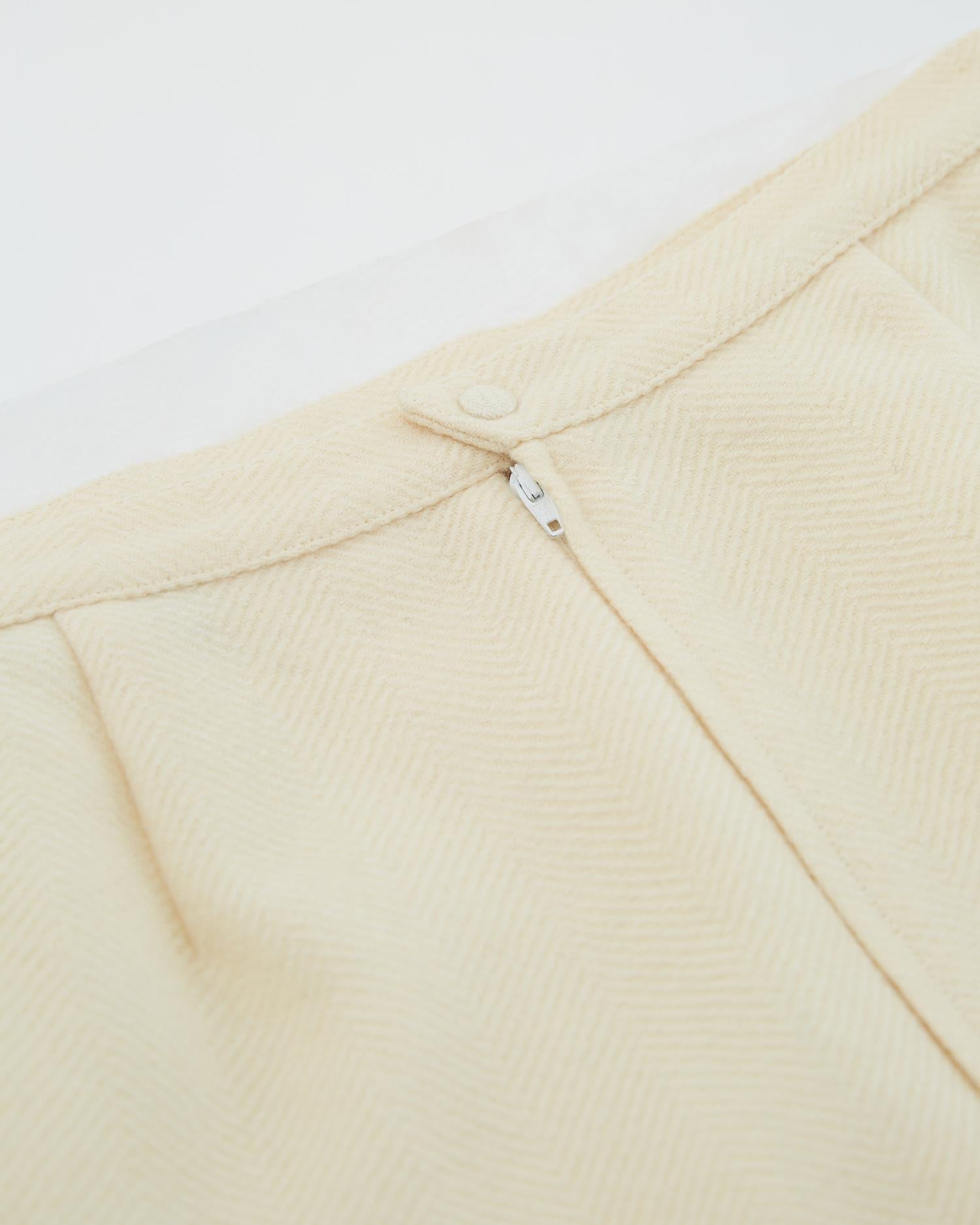 Ensemble veste et jupe à col écharpe en mohair blanc cassé de Thierry Mugler, années 1990 en vente 5