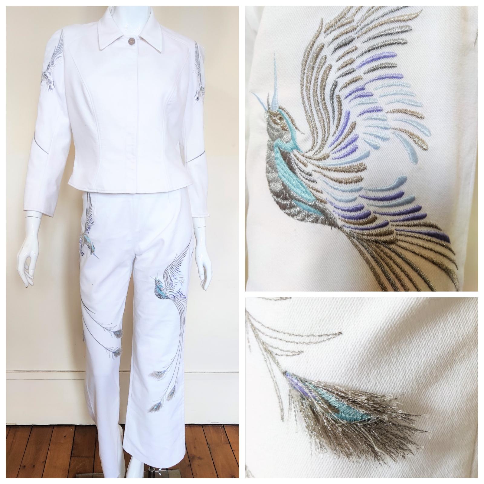 Emboidered birds and peacock feathers. You can touch the 3D feathers :)
Mugler button.

LIKE NEW! condition.

SIZE
Medium.
Please, read the measurements.

JACKET
Medium. No size label. 
Length: 50 cm / 19.7 inch
Bust: 49 cm / 19.3 inch
Waist: 40 cm