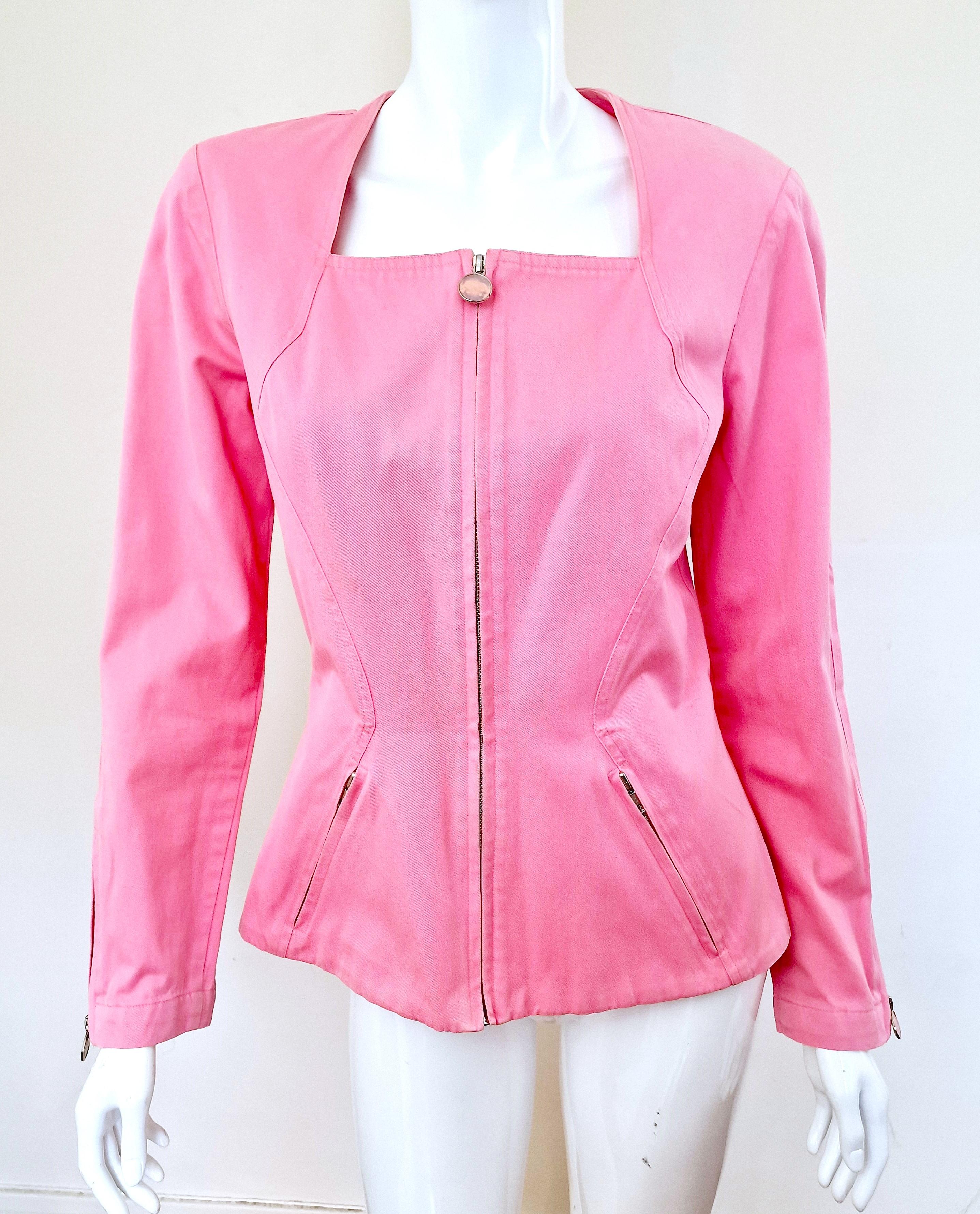 Pink rose jacket by Thierry Mugler
With shoulder pads!
Metal zipper on the front and on the sleeves. One side is *MTM* sign the other is shiny pink color.
2 front pockets.

VERY GOOD condition!

Medium.
No size label.
Length: 60 cm / 23.6 inch
Bust: