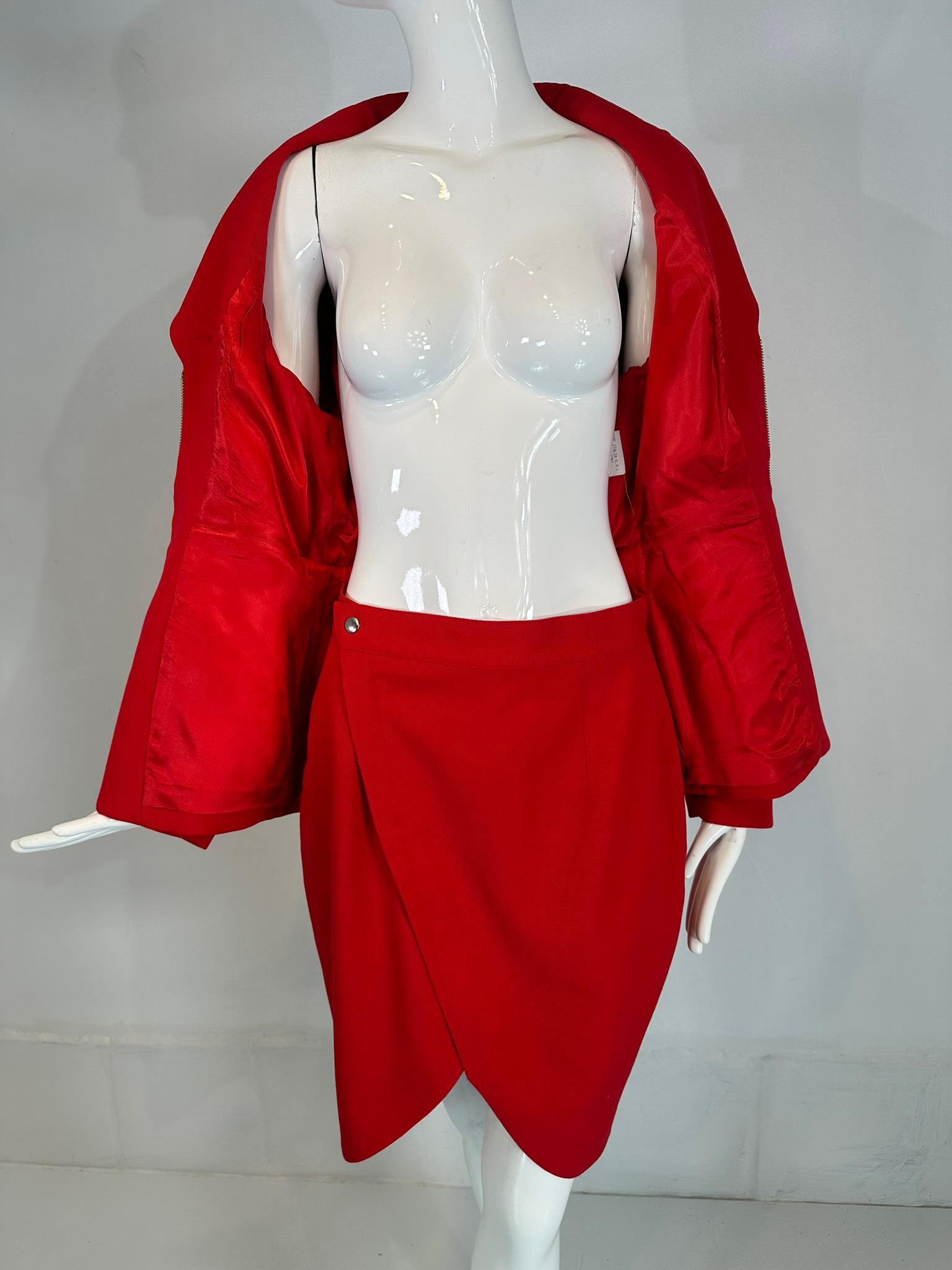 Set giacca e gonna Thierry Mugler in lana rossa con ampio bavero e vita a scatto A. Silver in vendita 9