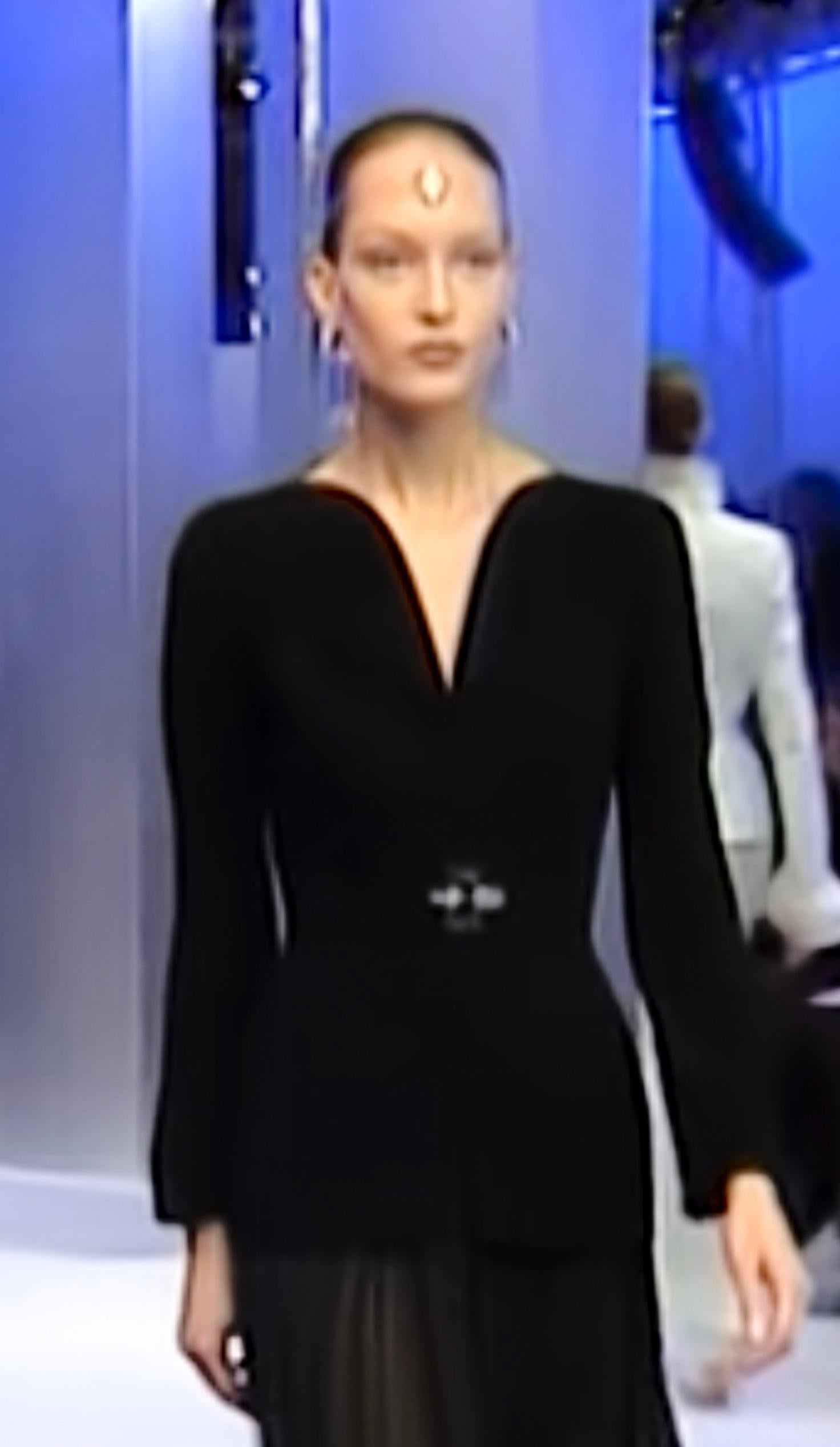 
Rare Thierry Mugler Ensemble, documented featured on the Runway, Fahsionshow 2000
Black two piece skirtsuit, jacket/blazer and skirt. Gorgeous deep V-neck and fabulous sculptured tailoring. Fitted feminine silhouette - a stunning combination of