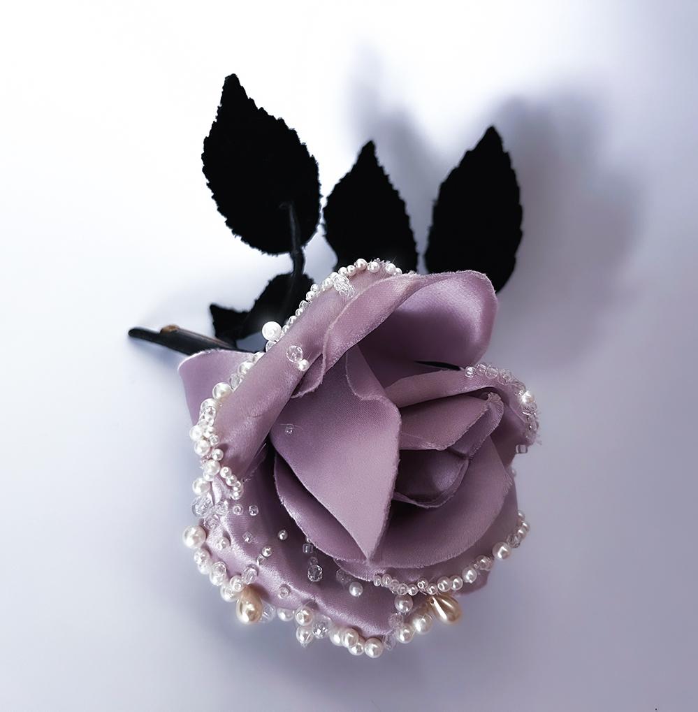 Nero Spilla a forma di rosa della passerella di Thierry Mugler, unica nel suo genere in vendita
