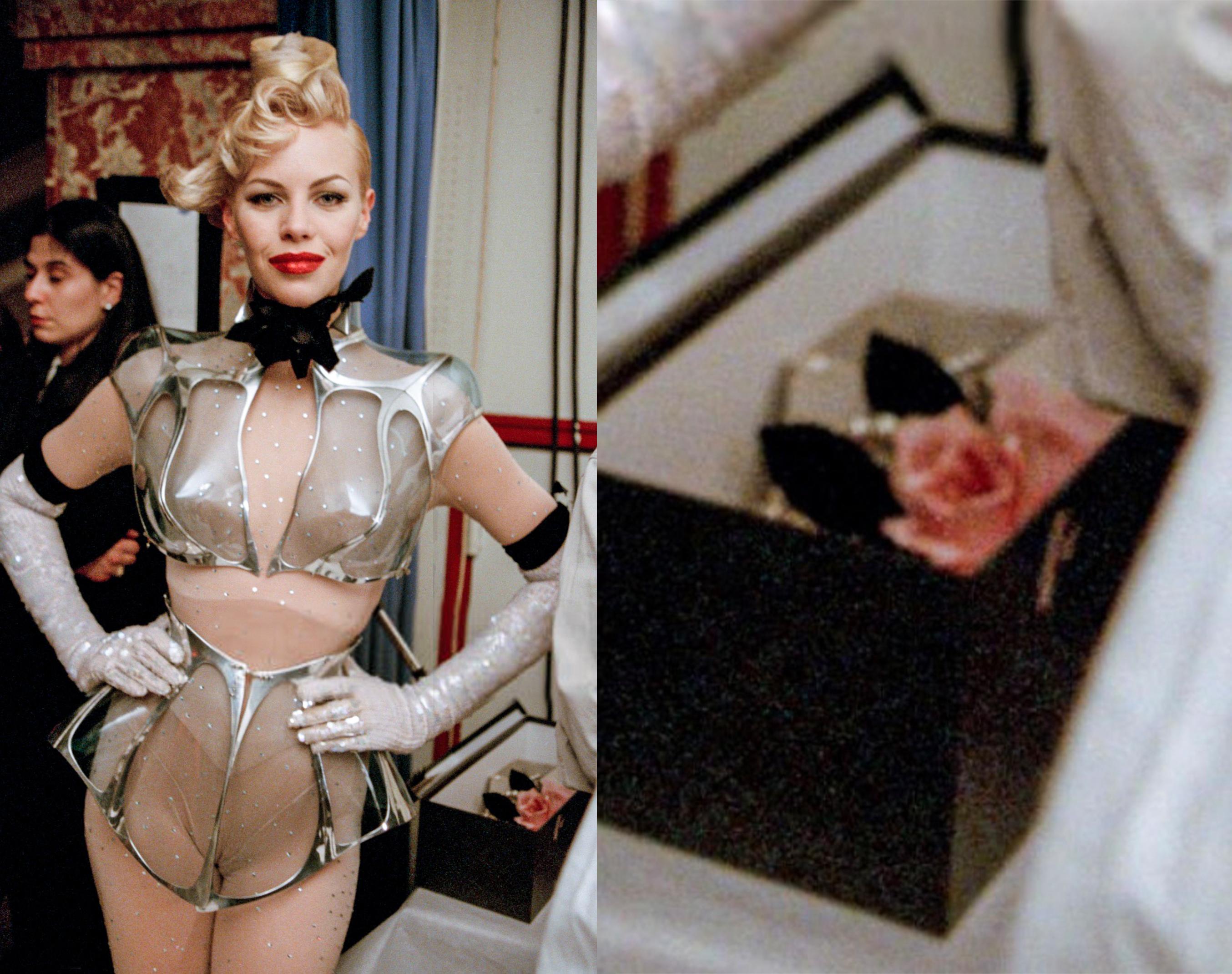 Donna Spilla a forma di rosa della passerella di Thierry Mugler, unica nel suo genere in vendita