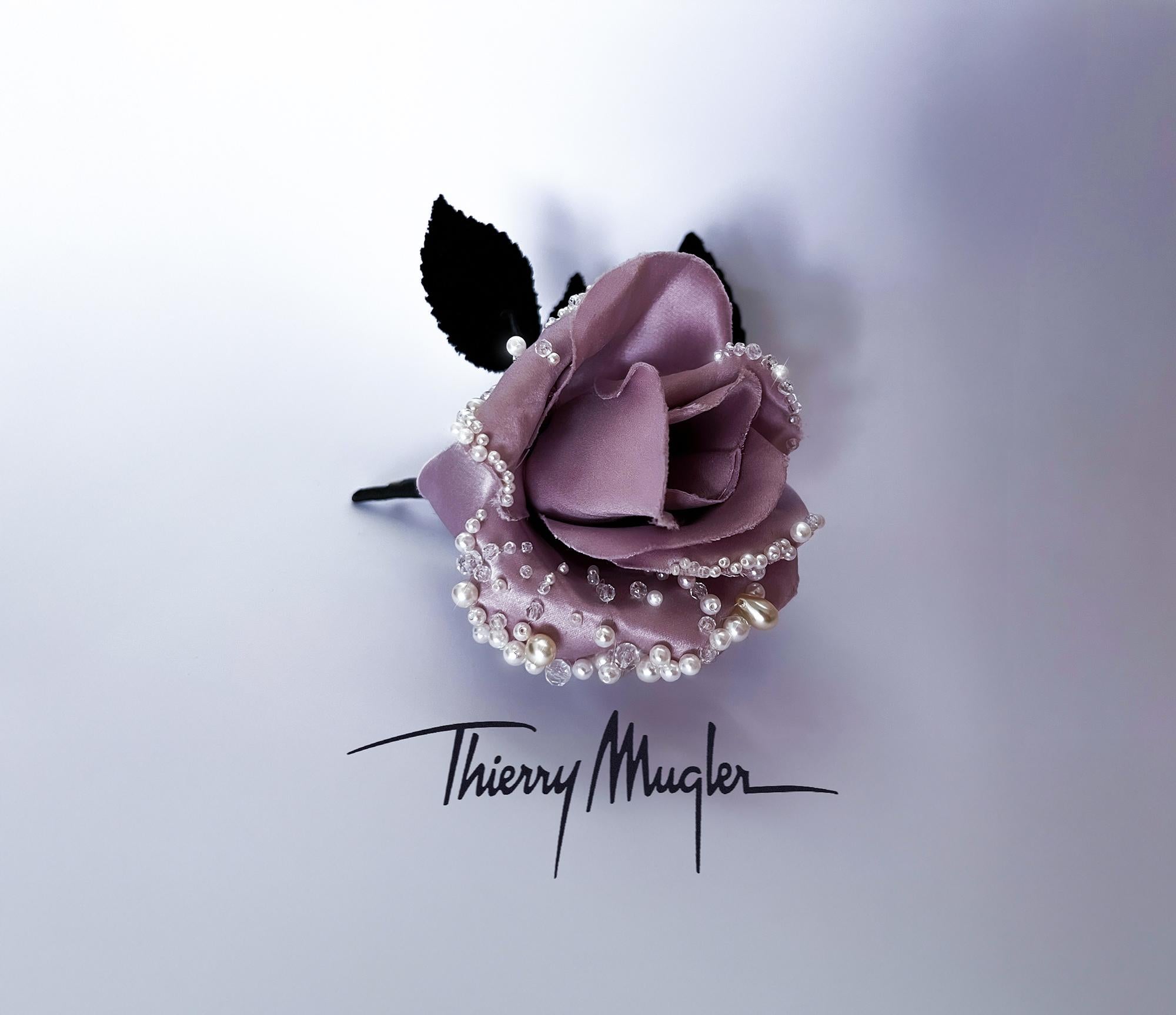 Spilla a forma di rosa della passerella di Thierry Mugler, unica nel suo genere in vendita 1