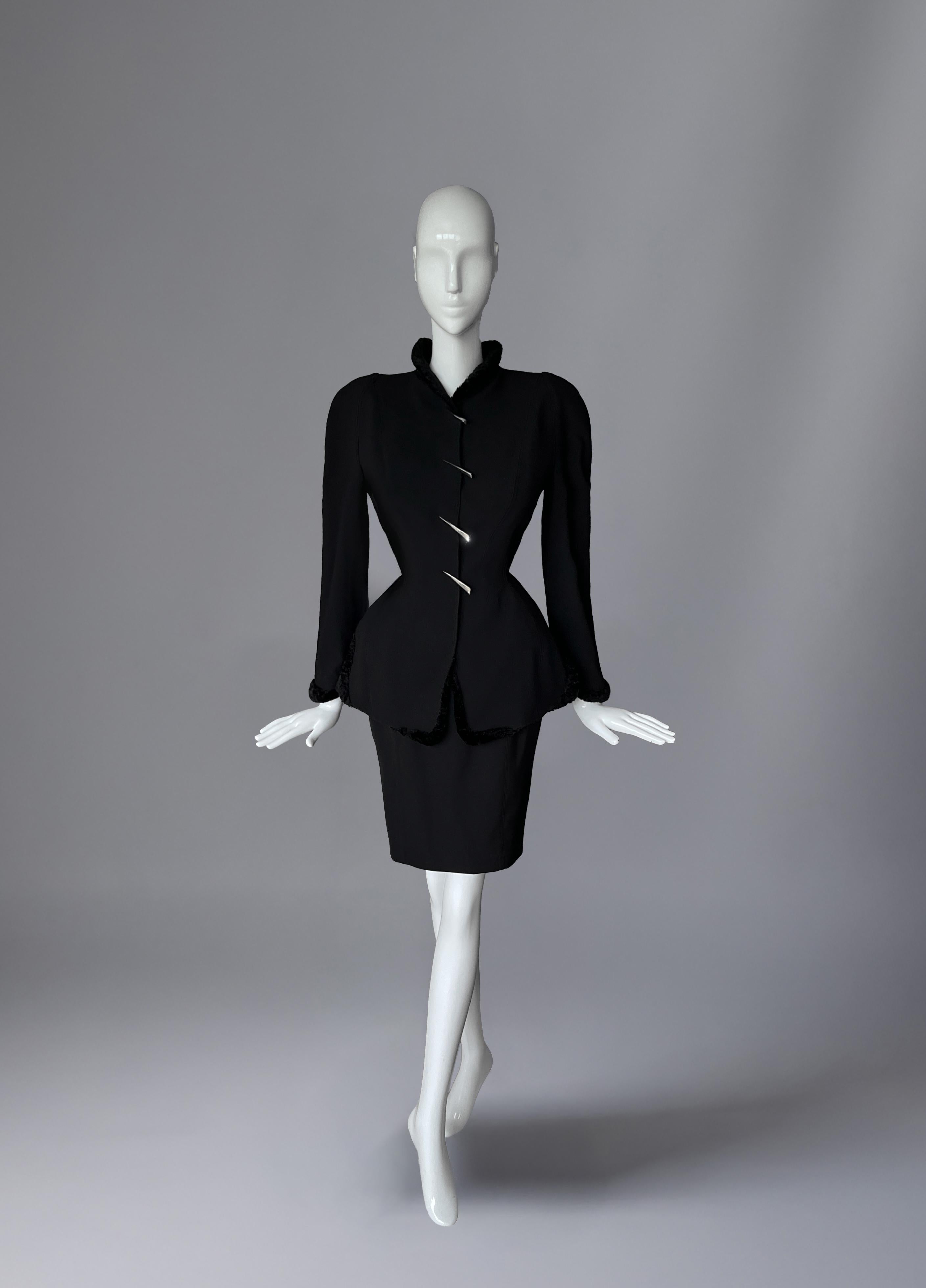 Ensemble sculptural Thierry Mugler Détails en métal pointu en vente 1