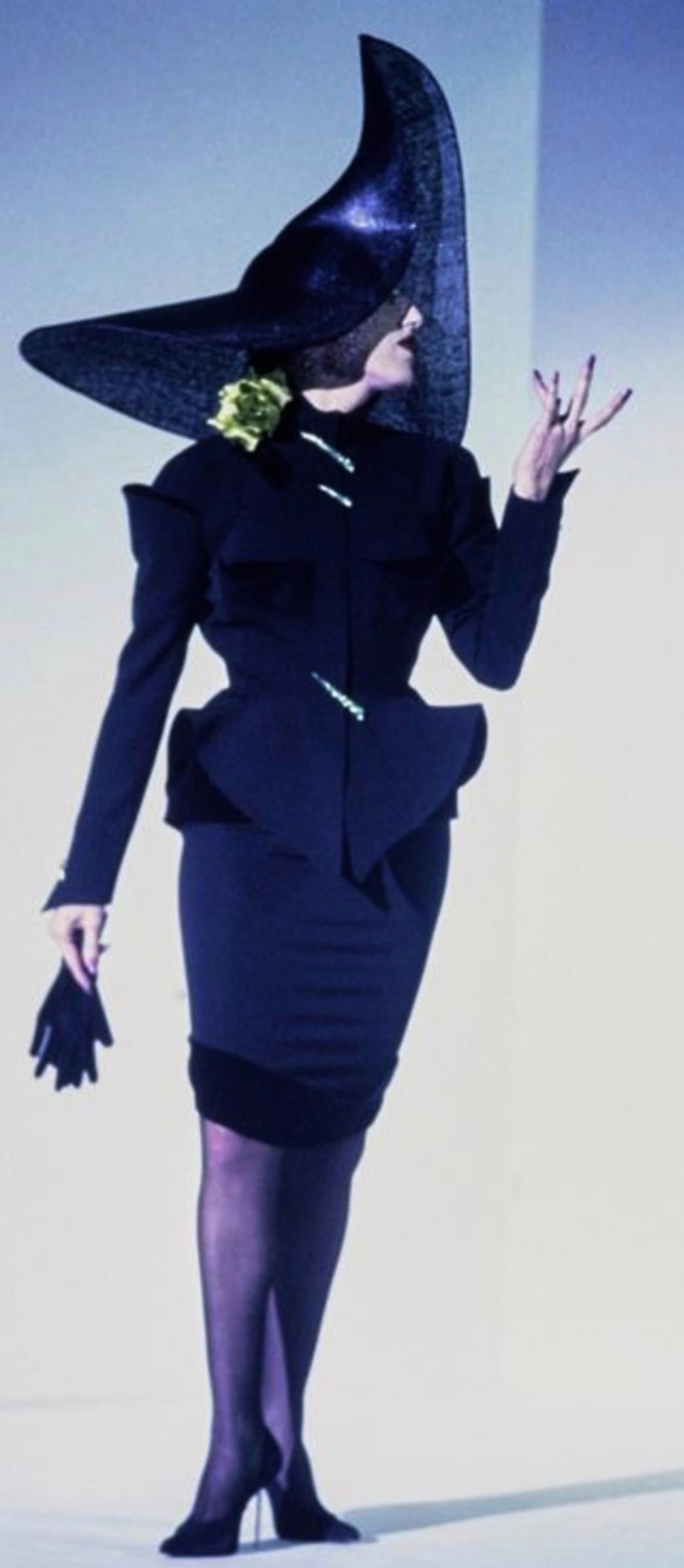 
Stunning  Thierry Mugler Ensemble, Fall Winter 1995 Collection. Masterful construction, a fabulous Thierry Mugler creation. Navy /dark blue skirtsuit,  jacket and skirt. Silver metal details on the front jacket.
Extraordinairy shape! Feminine