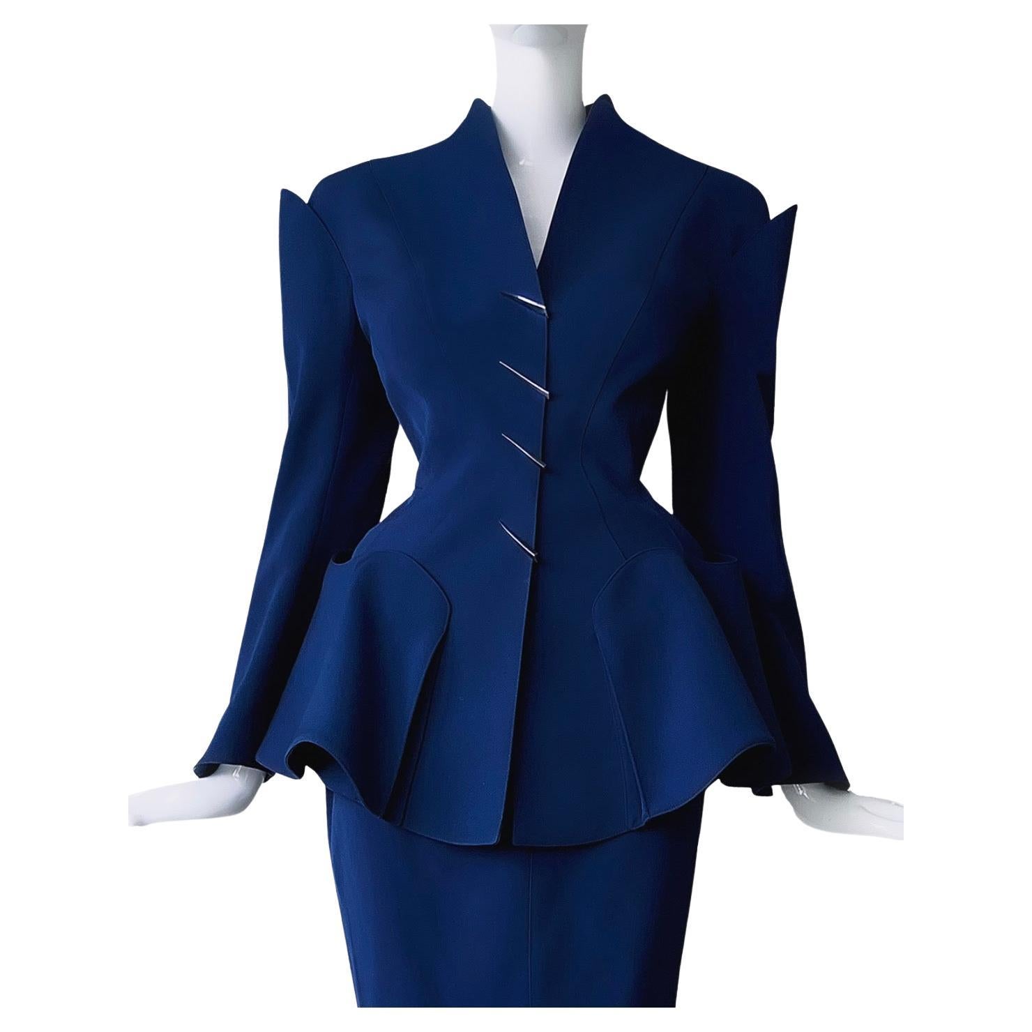 Abito scucito Thierry Mugler FW 1995 Dettagli in metallo della Collection
S Architecture