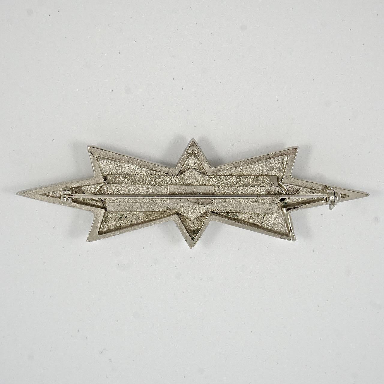 Thierry Mugler Broche étoile de couleur argent avec strass taille émeraude en vente 1