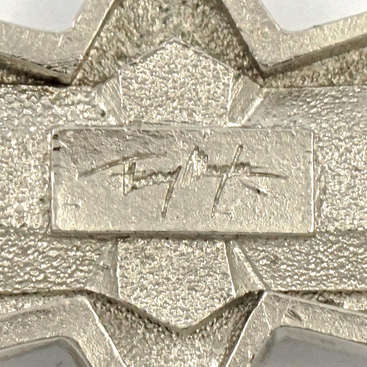 Thierry Mugler Broche étoile de couleur argent avec strass taille émeraude en vente 2