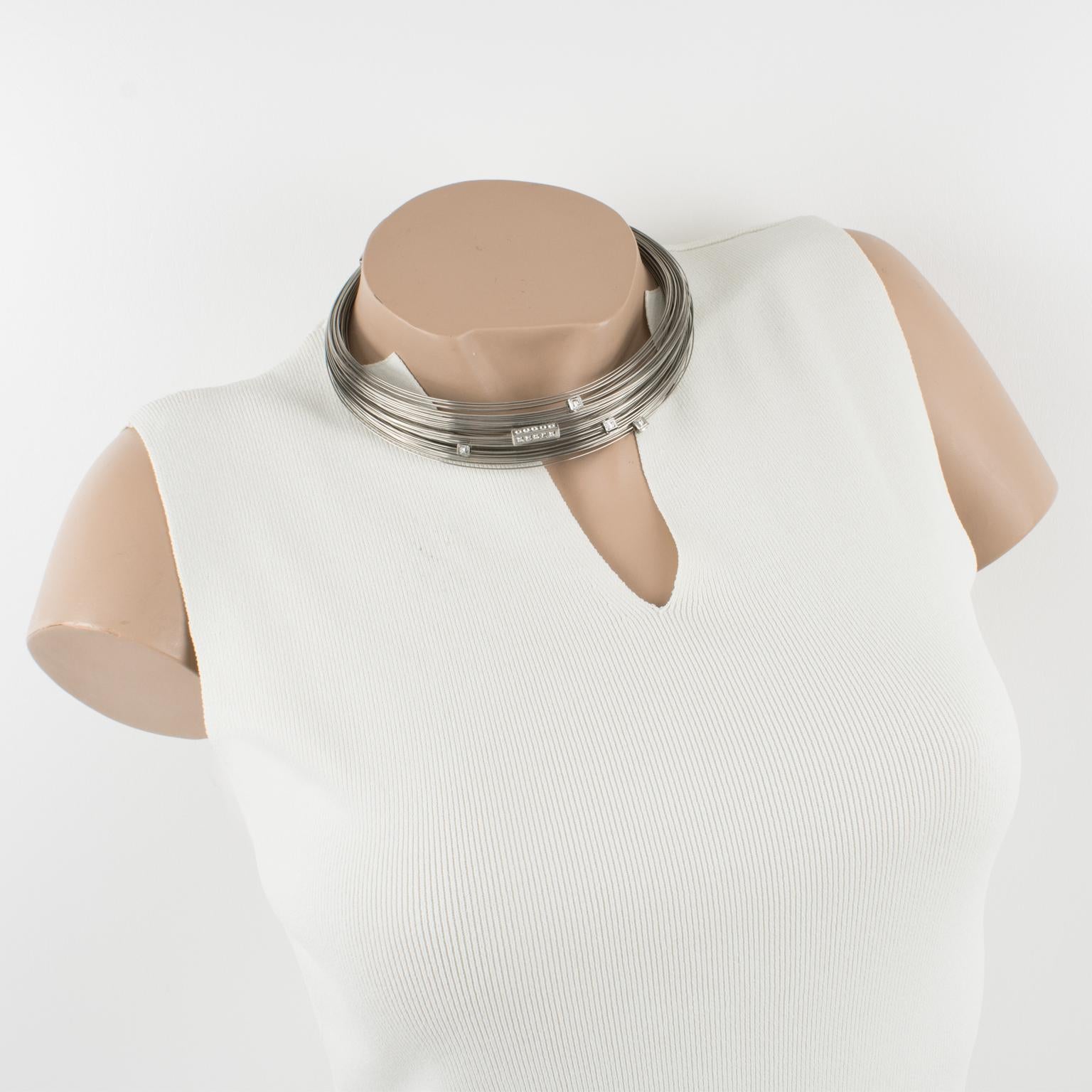 Thierry Mugler Collana a girocollo a più fili in metallo argentato In condizioni buone in vendita a Atlanta, GA