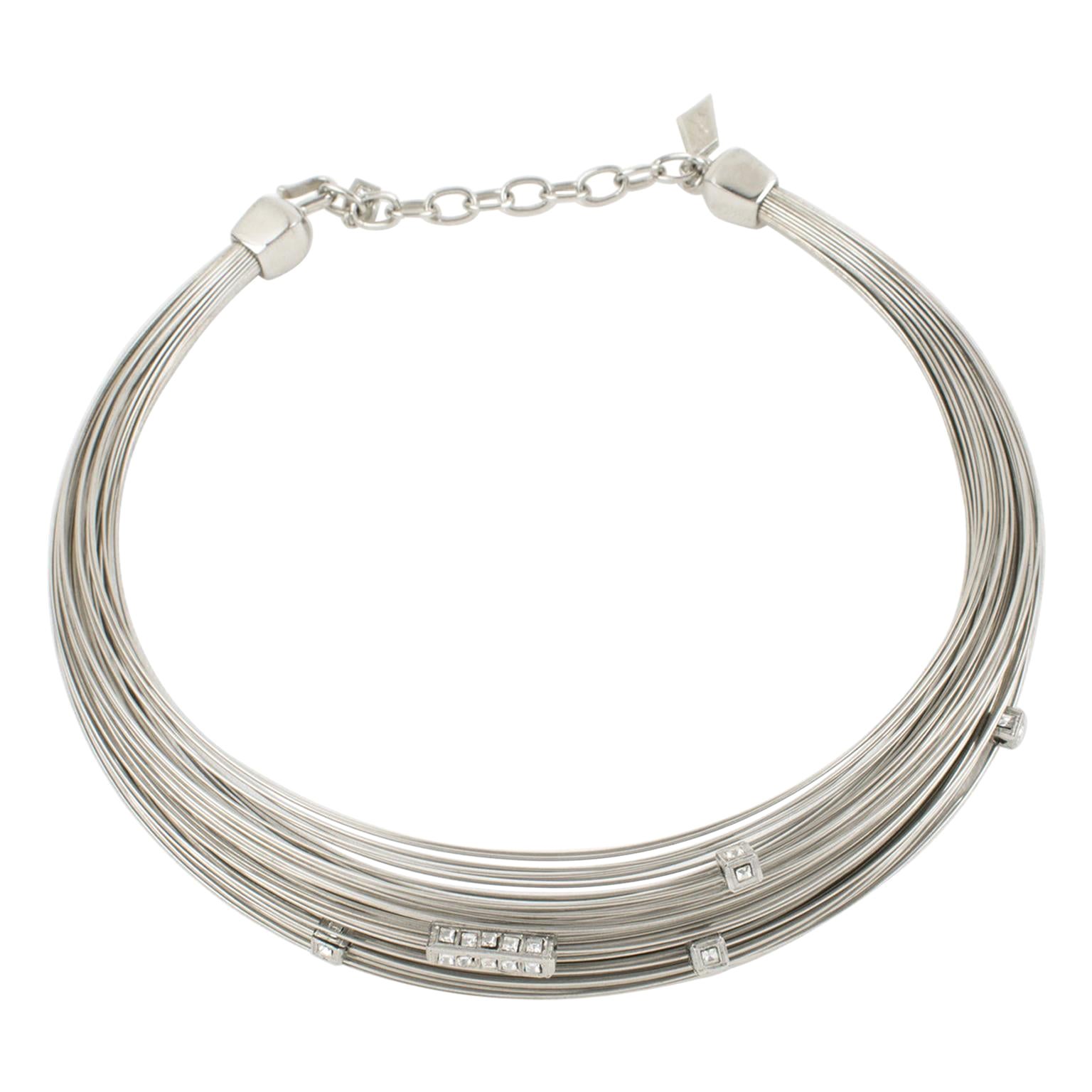 Thierry Mugler Mehrreihige Choker-Halskette aus versilbertem Metall mit Draht