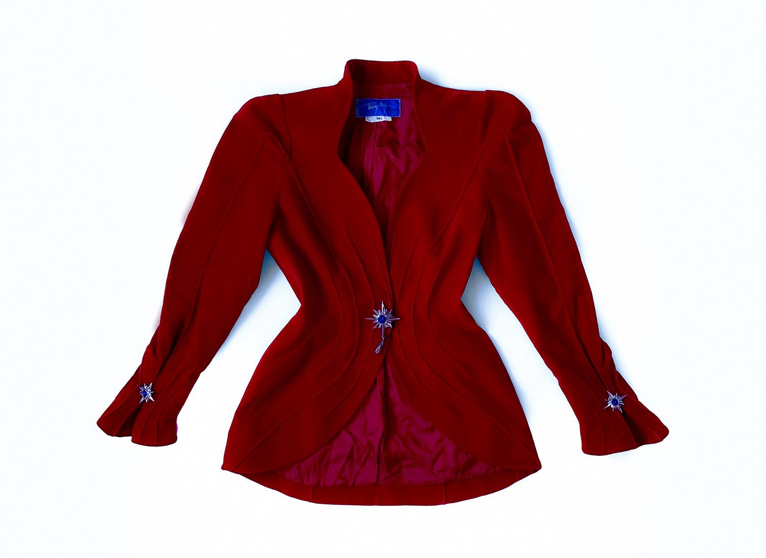 Thierry Mugler Spectacular Red Velvet Crystal Star Gem Blazer Jacket  In Good Condition In Berlin, BE