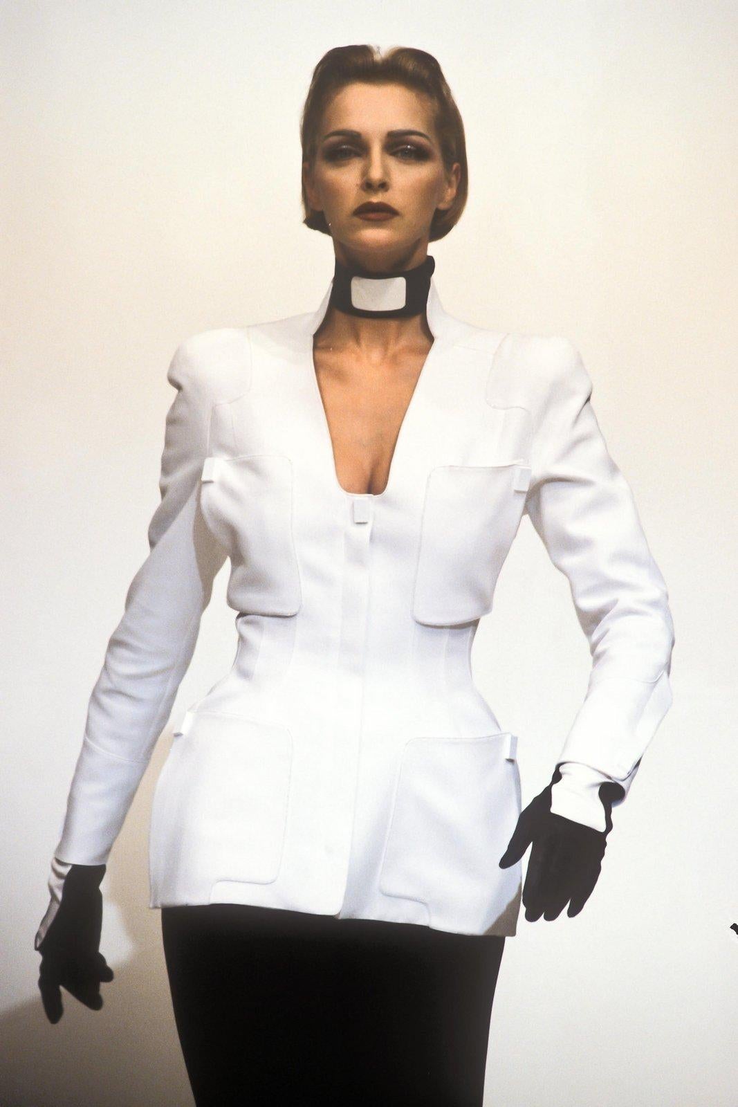 Chaqueta Escultural Negra Thierry Mugler SS 1994 en venta 3