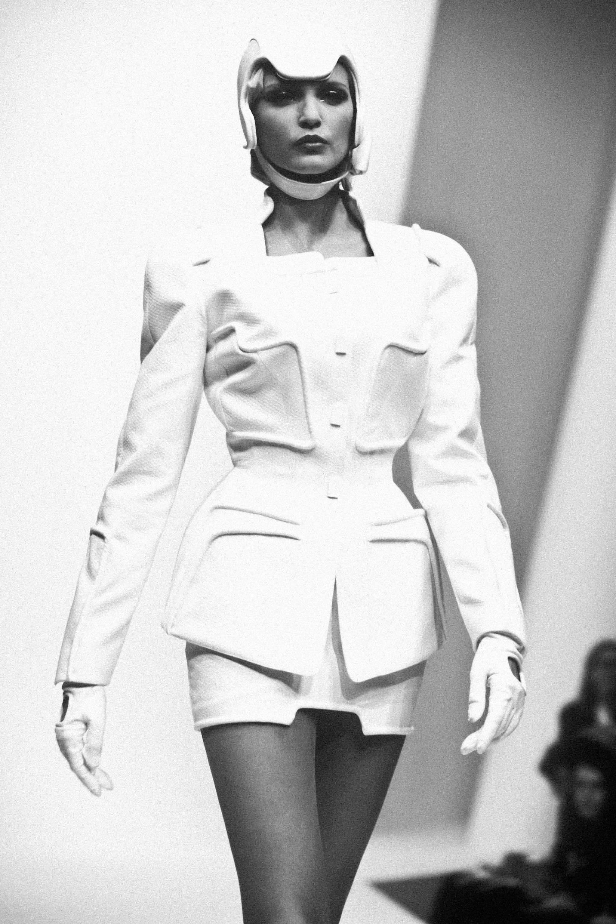 Veste sculpturale noire Thierry Mugler SS 1994 en vente 2