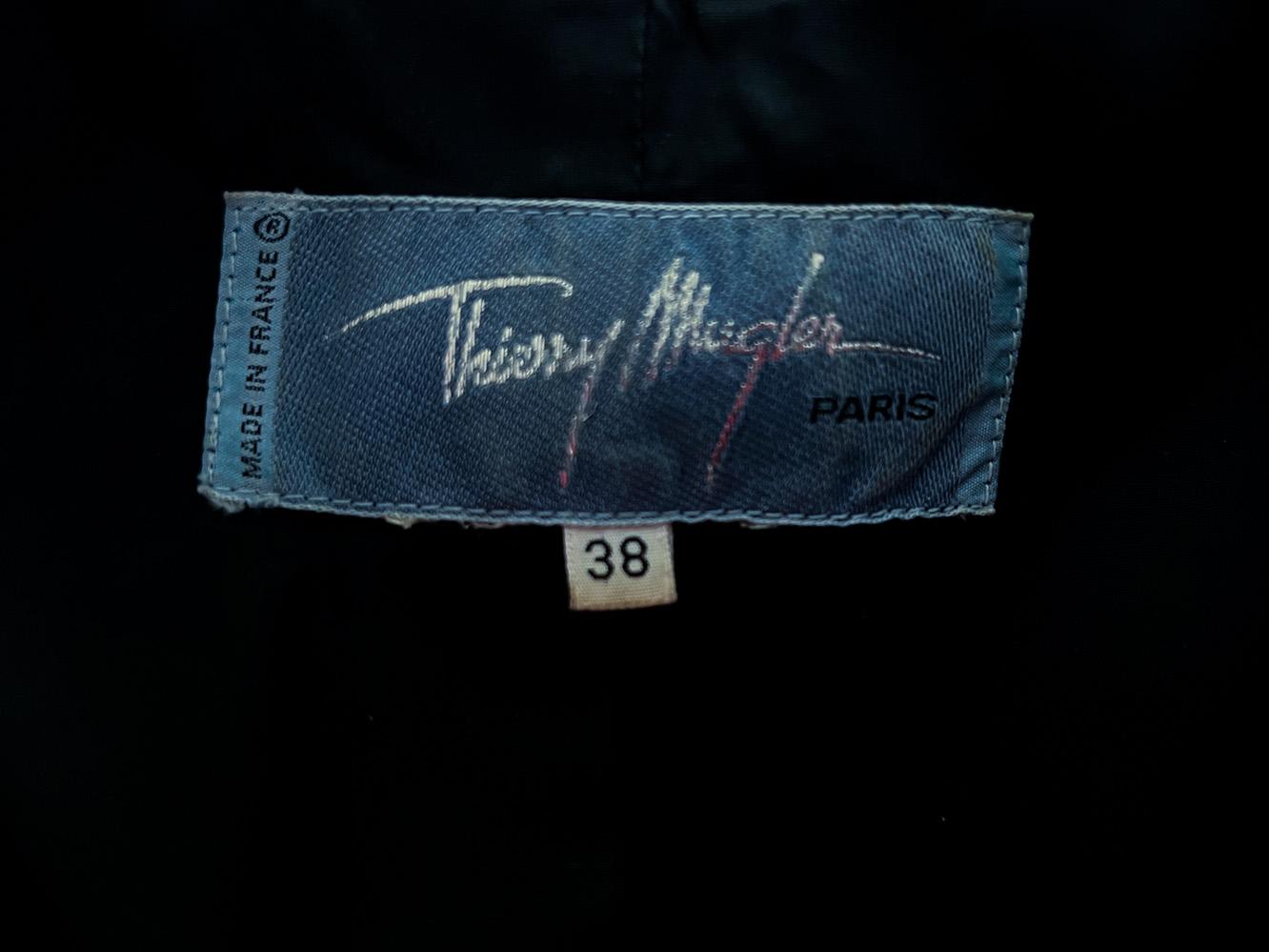 Veste sculpturale noire Thierry Mugler SS 1994 en vente 3