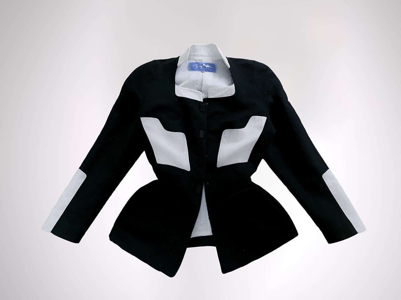 Thierry Mugler SS 1994 Rare Geometric Jacket Black White Sculptural In Good Condition For Sale In Berlin, BE