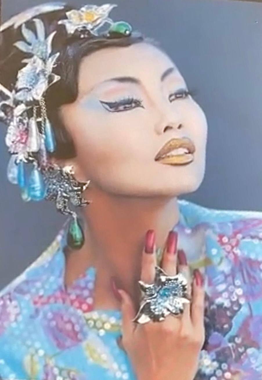 Gray Thierry Mugler SS 1995 White Flower Brooch Adorned Jacket For Sale