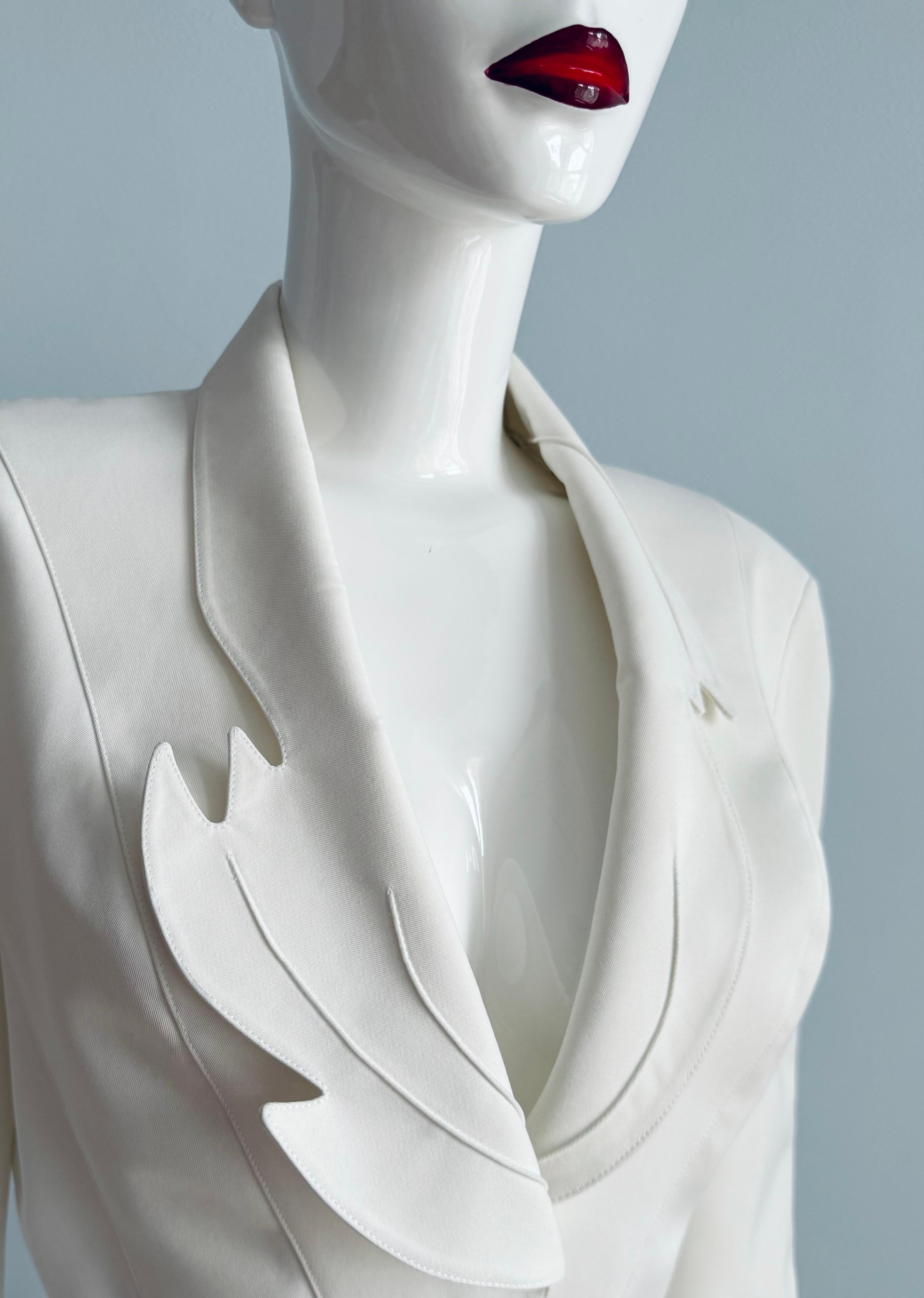 Thierry Mugler SS 1995 White Flower Brooch Adorned Jacket For Sale 2