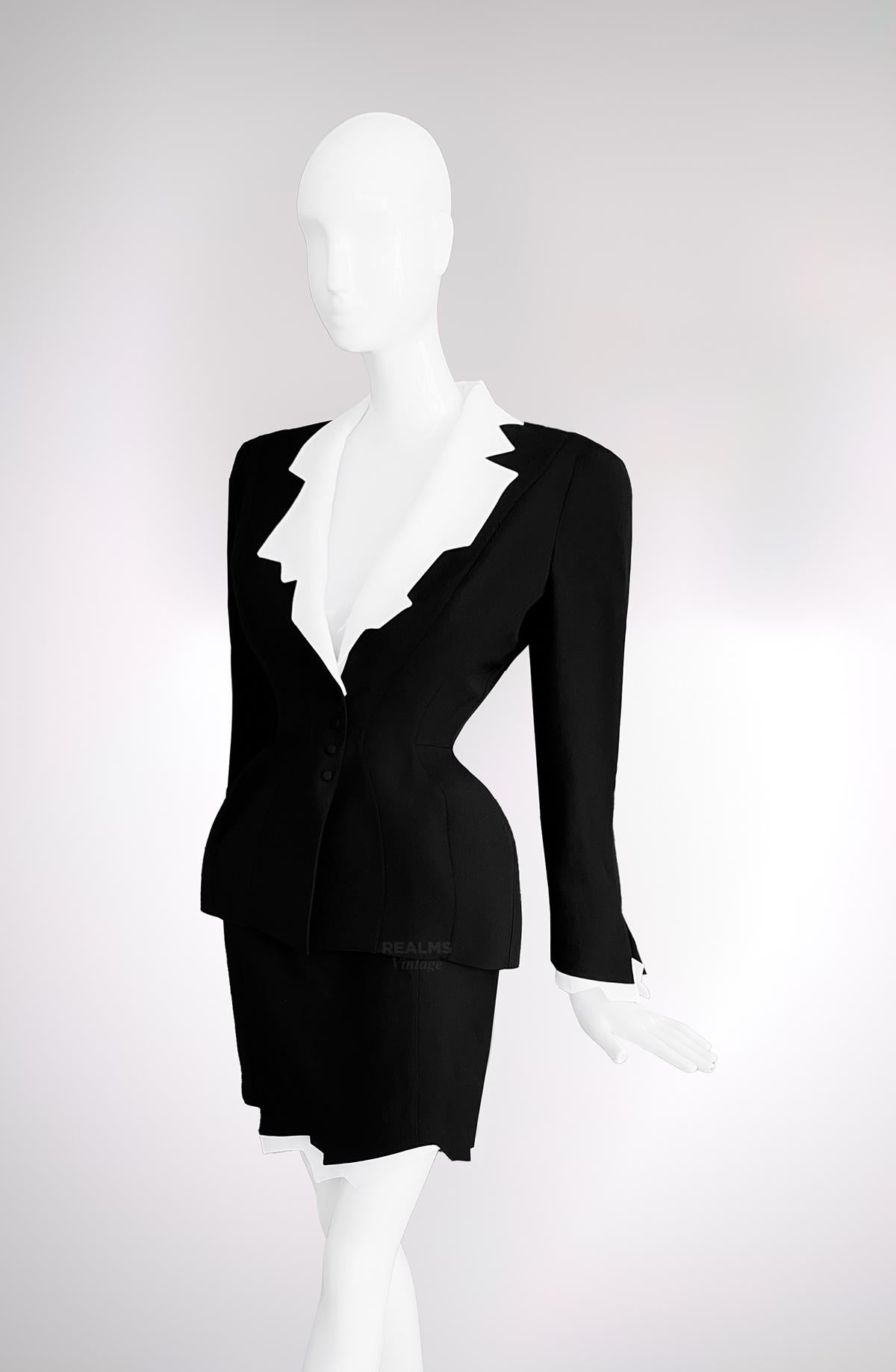 Thierry Mugler SS1994 Archival Iconic Runway Suit Sculptural ZigZag Jacket Skirt In Excellent Condition In Berlin, BE