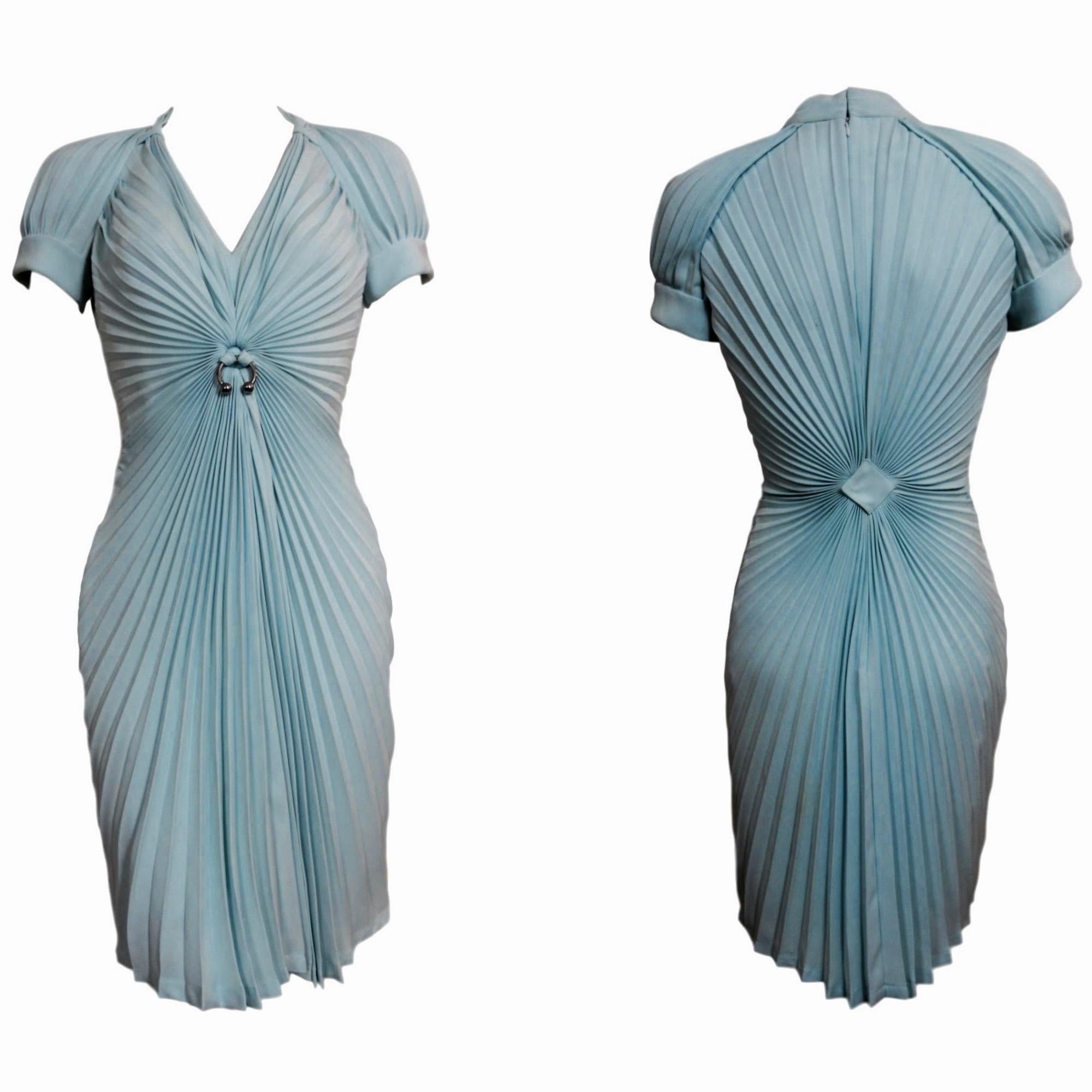 Thierry Mugler
Pleated Starburst Dress
Size 38
30 inch Bust
26 inch Waist
38 inch Back Neck to Hem