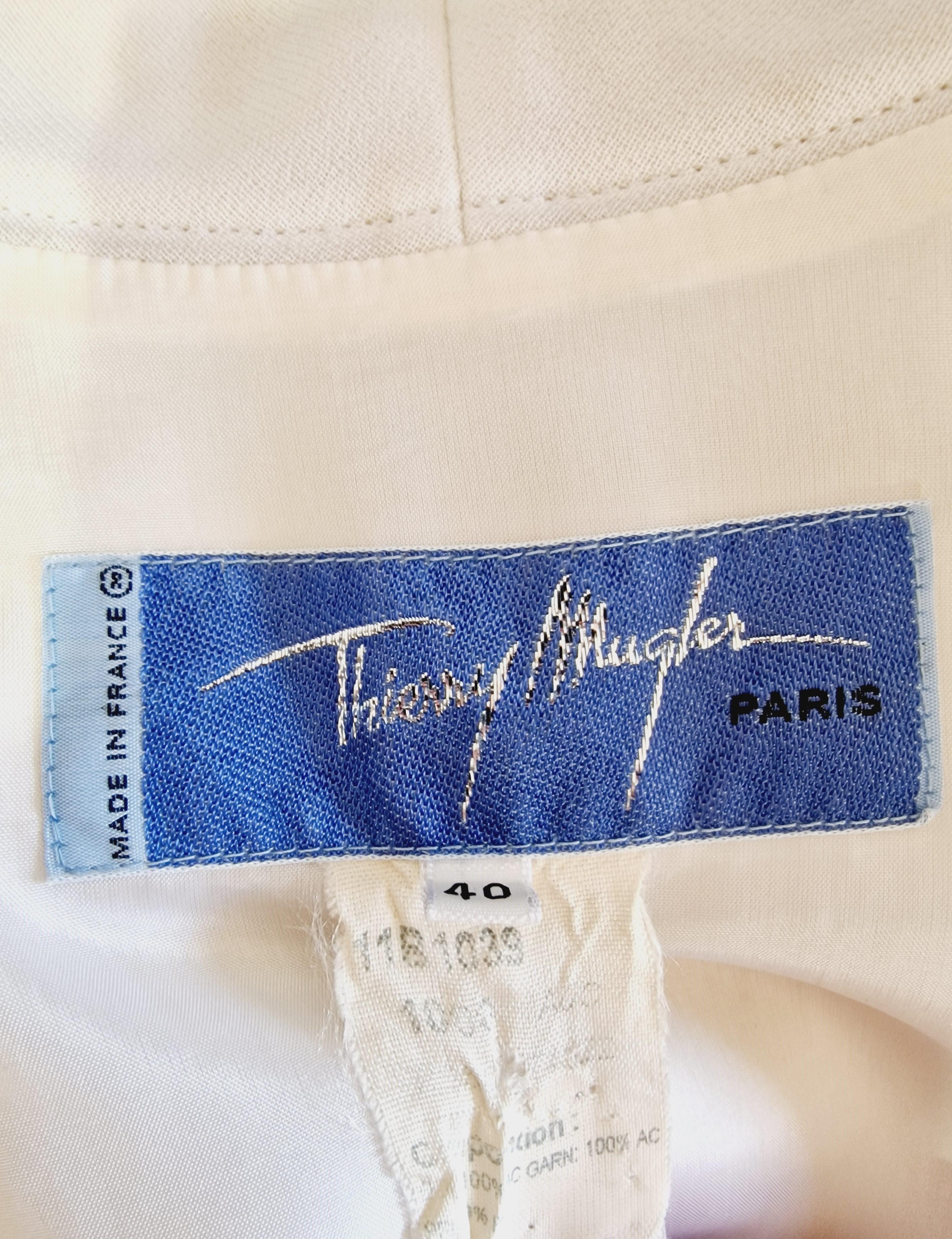 Thierry Mugler - Blazer blanc vintage à empiècements rayés et taille en forme d'abeille en vente 3