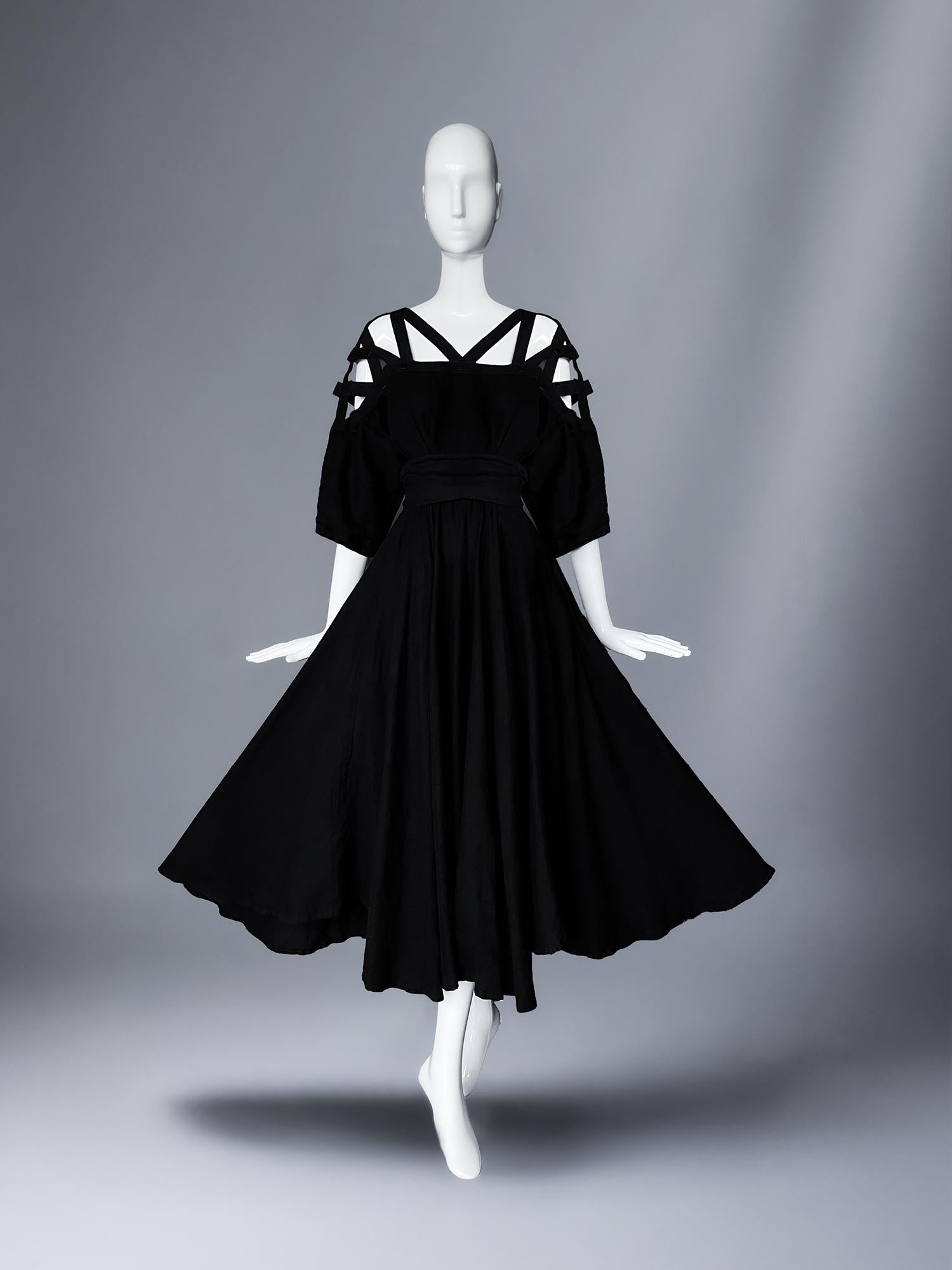 Thierry Mugler Atemberaubend Seltene Archivalien Schwarzes Leinen Göttin Kleid SS 1982 im Angebot 7