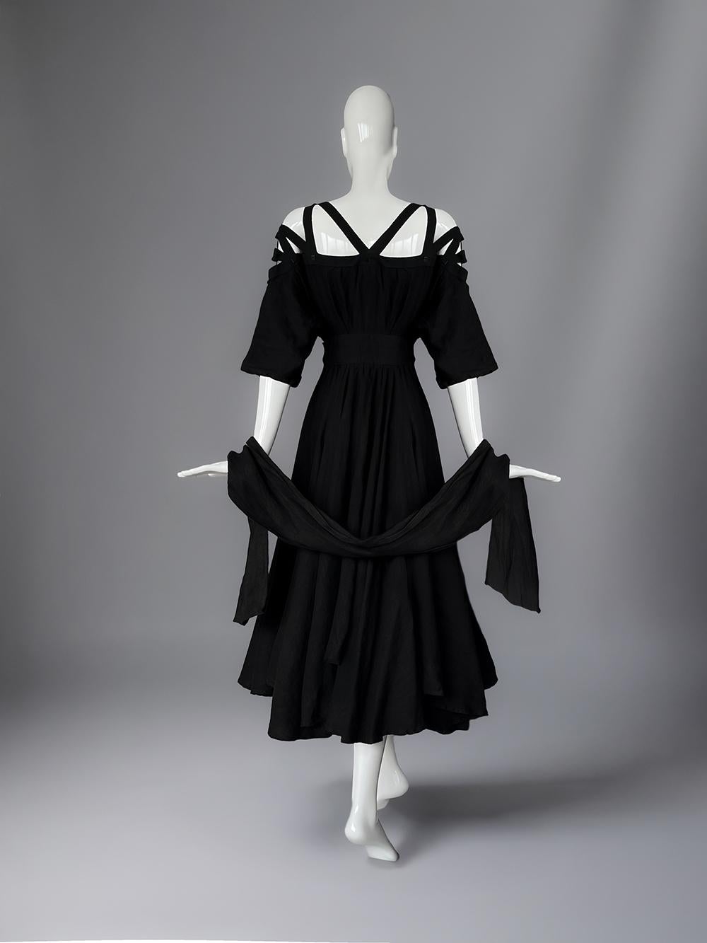 Thierry Mugler Atemberaubend Seltene Archivalien Schwarzes Leinen Göttin Kleid SS 1982 Damen im Angebot