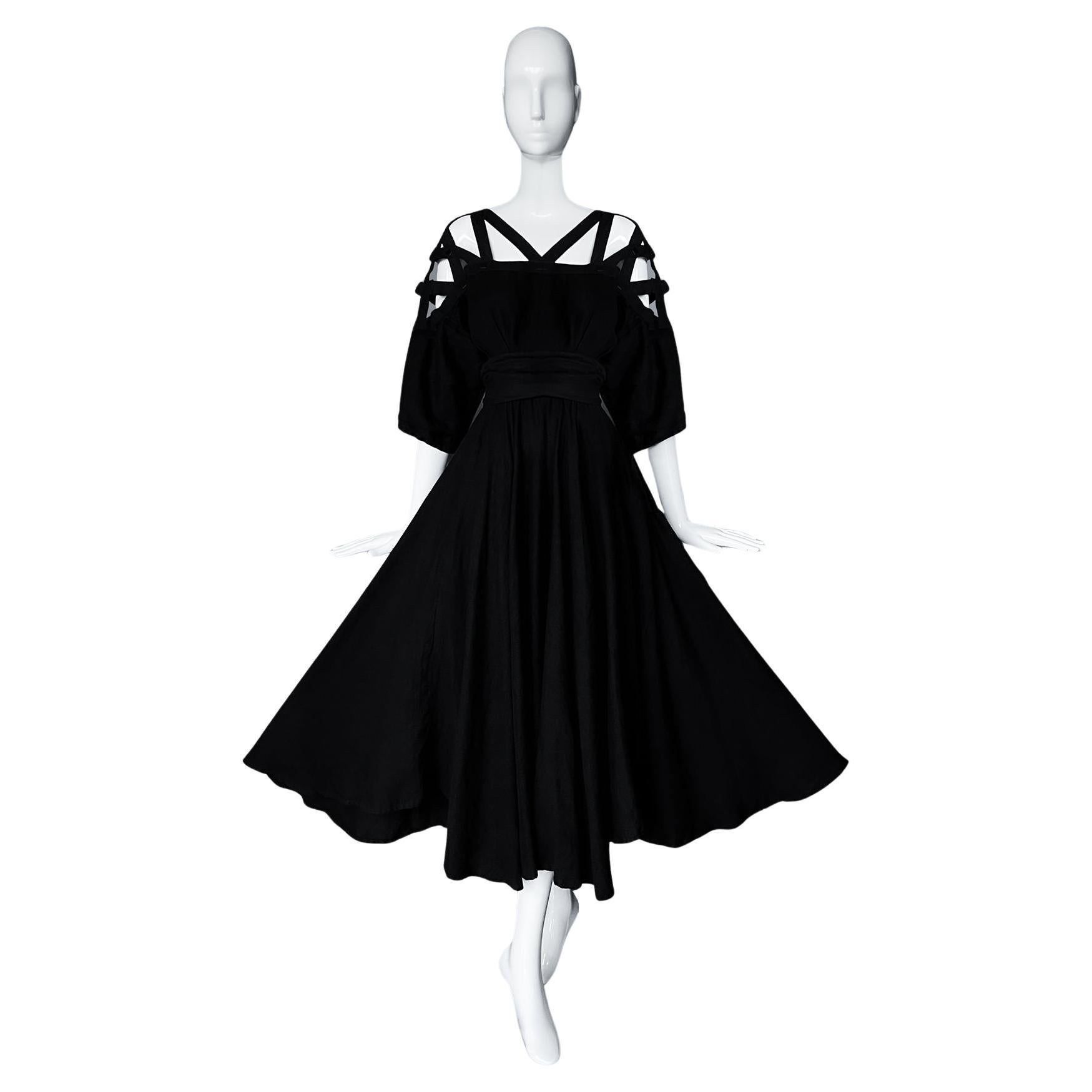 Thierry Mugler Atemberaubend Seltene Archivalien Schwarzes Leinen Göttin Kleid SS 1982 im Angebot