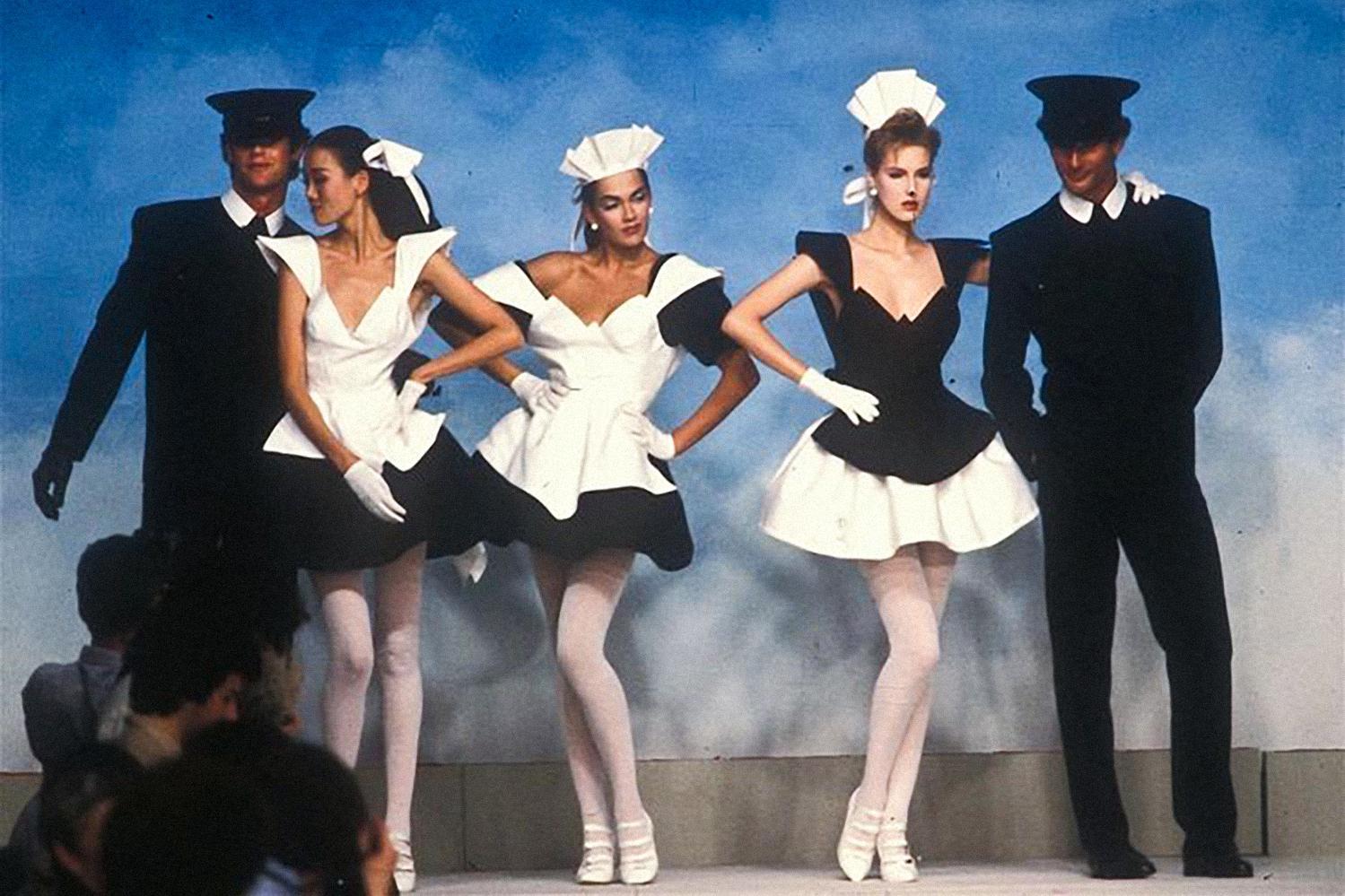 Thierry Mugler Top grembiule bianco super raro SS 1982 In condizioni buone in vendita a Berlin, BE
