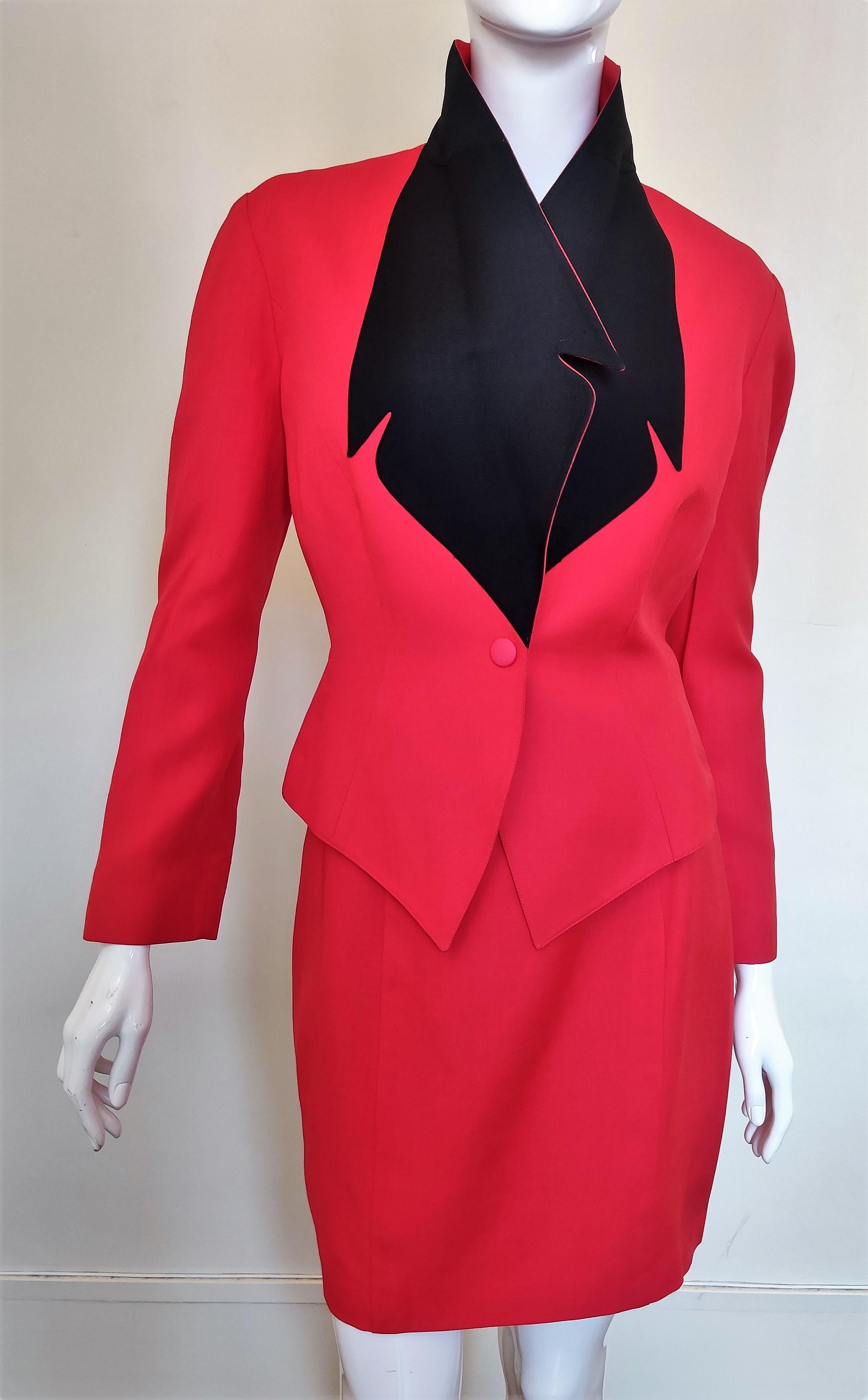 Thierry Mugler Vampire Wasp Waist Red Black Rainbow Couture Dress Ensemble Suit In Excellent Condition For Sale In PARIS, FR