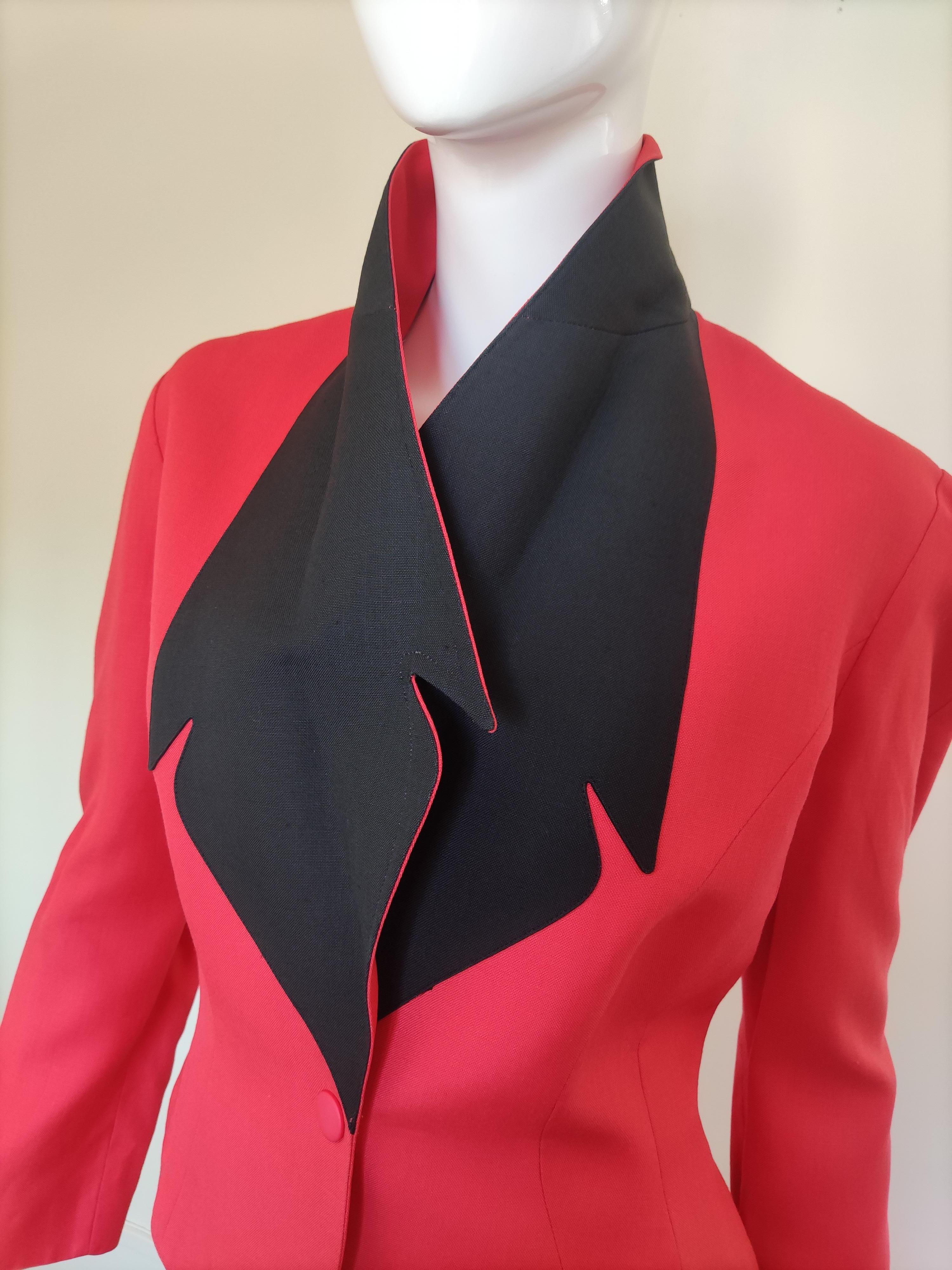Thierry Mugler - Costume robe couture arc-en-ciel rouge, noire et à taille Vampire Wasp en vente 1
