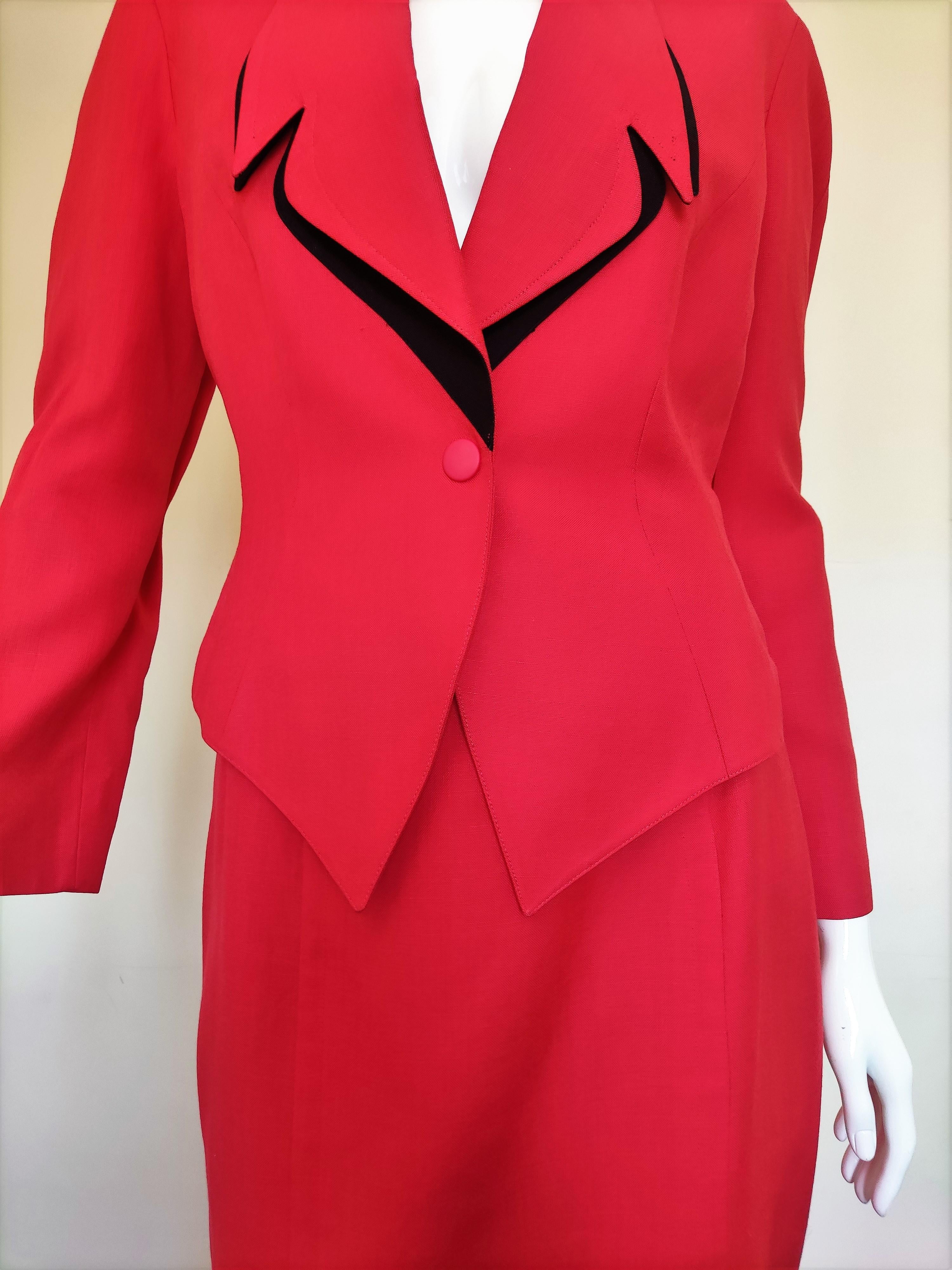 Thierry Mugler - Costume robe couture arc-en-ciel rouge, noire et à taille Vampire Wasp en vente 2