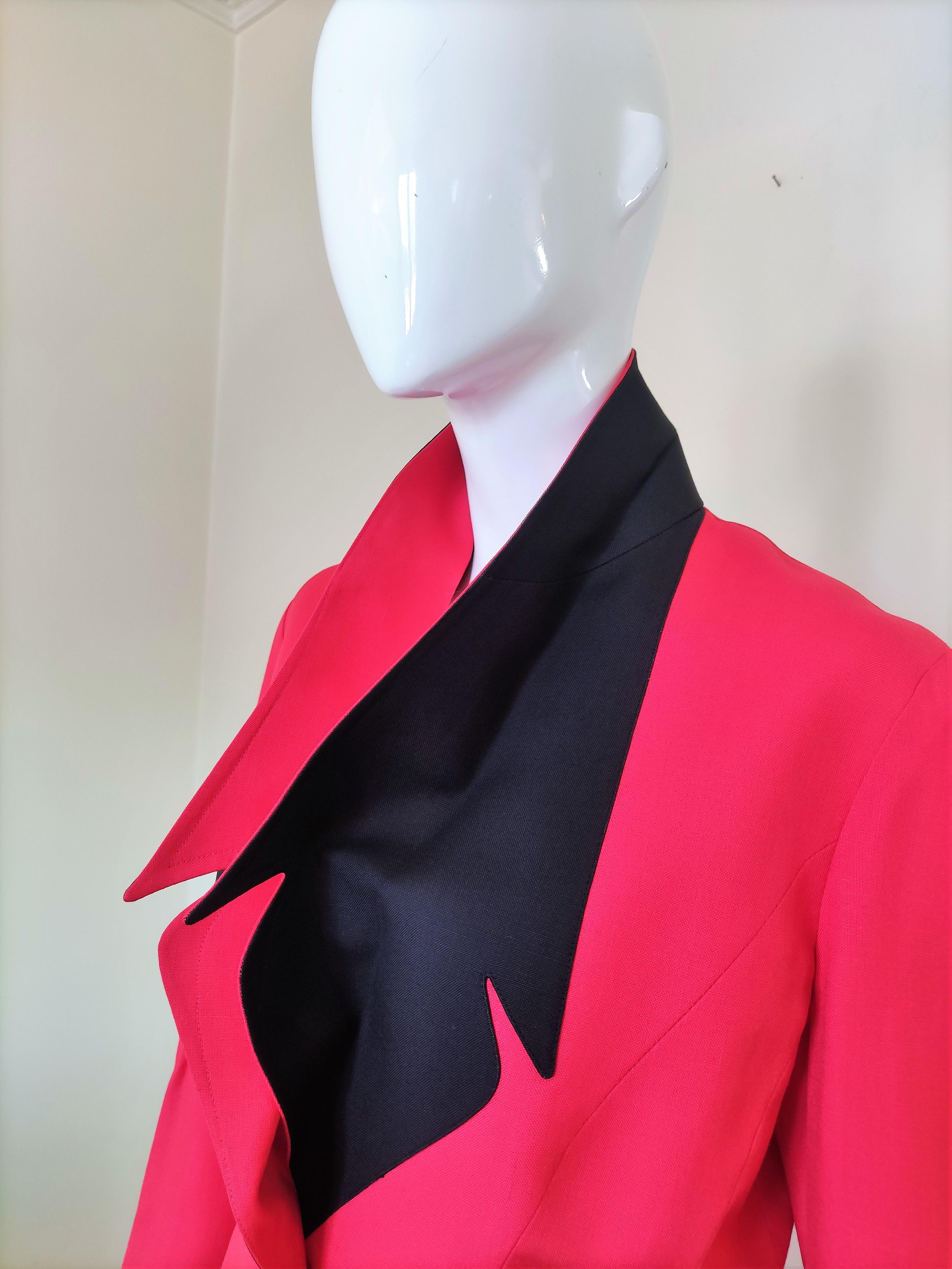 Thierry Mugler Vampire Wasp Taille Rot Schwarz Regenbogen Couture Kleid Ensemble Anzug im Angebot 2