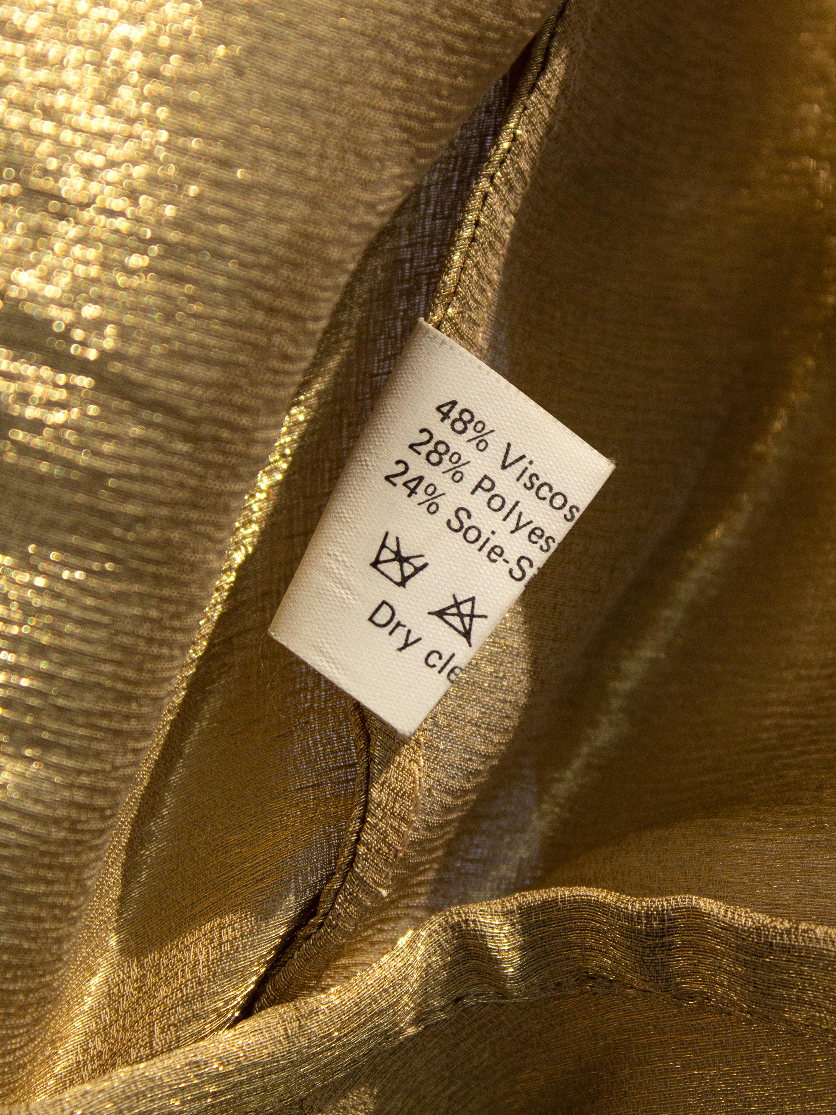 Thierry Mugler Vintage 1980er Jahre Skulpturale fließende, goldfarbene, goldfarbene Seidenjacke im Angebot 6