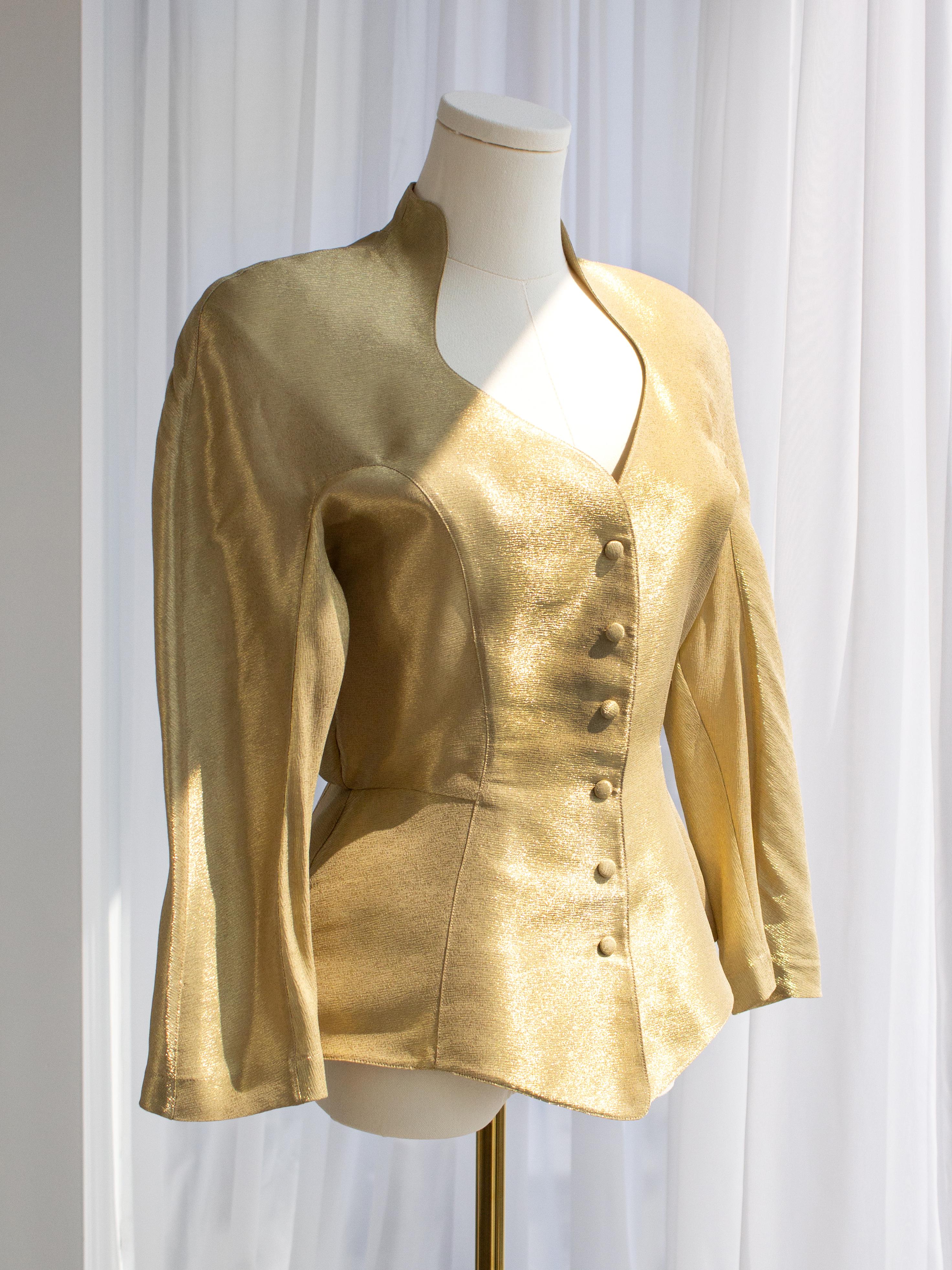 Thierry Mugler Vintage 1980er Jahre Skulpturale fließende, goldfarbene, goldfarbene Seidenjacke im Zustand „Hervorragend“ im Angebot in Jersey City, NJ