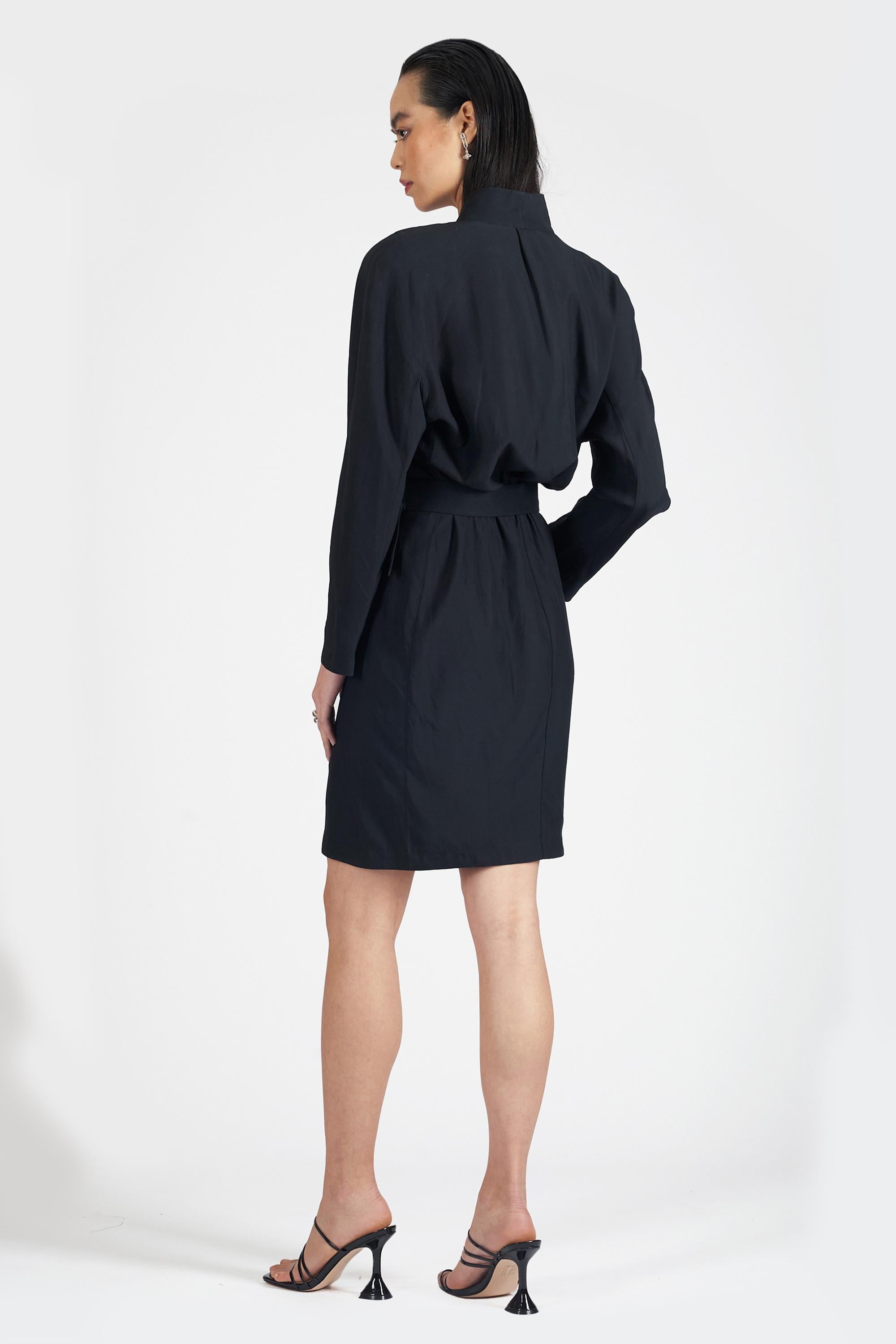 We are excited to present this incredibly rare Thierry Mugler 1991 black structured wrap dress. Features long sleeves, v-neckline, shoulder pads, pockets and knee length. In excellent vintage condition. Authenticity guaranteed.

Label size: 38