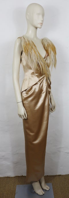 Thierry Mugler Abito in raso beige vintage con bordo in pelliccia sintetica, Autunno/Inverno 2001