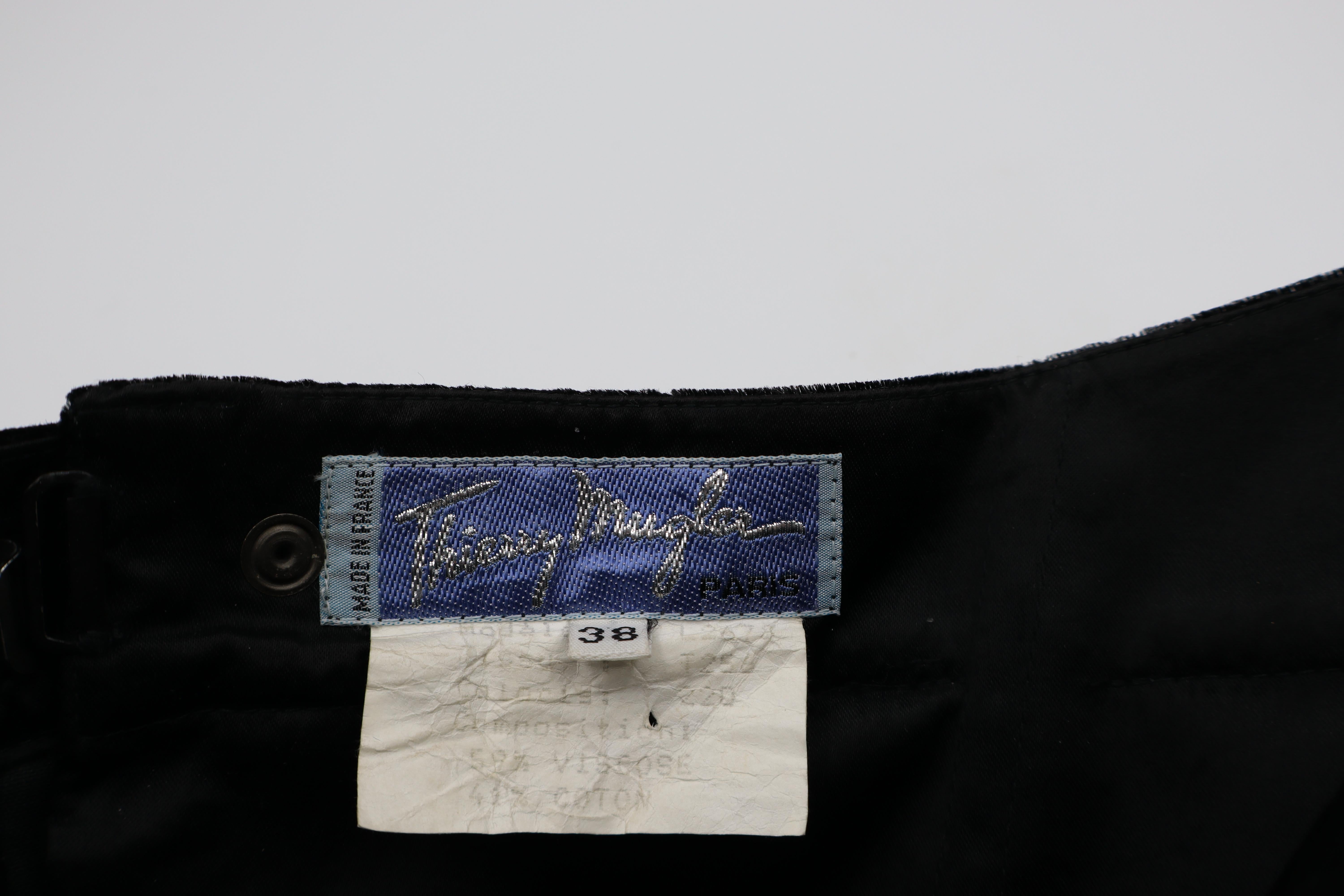 THIERRY MUGLER Vintage Schwarzes Blasenkleid aus Samt mit Pailletten und Herz-Bustier im Angebot 8